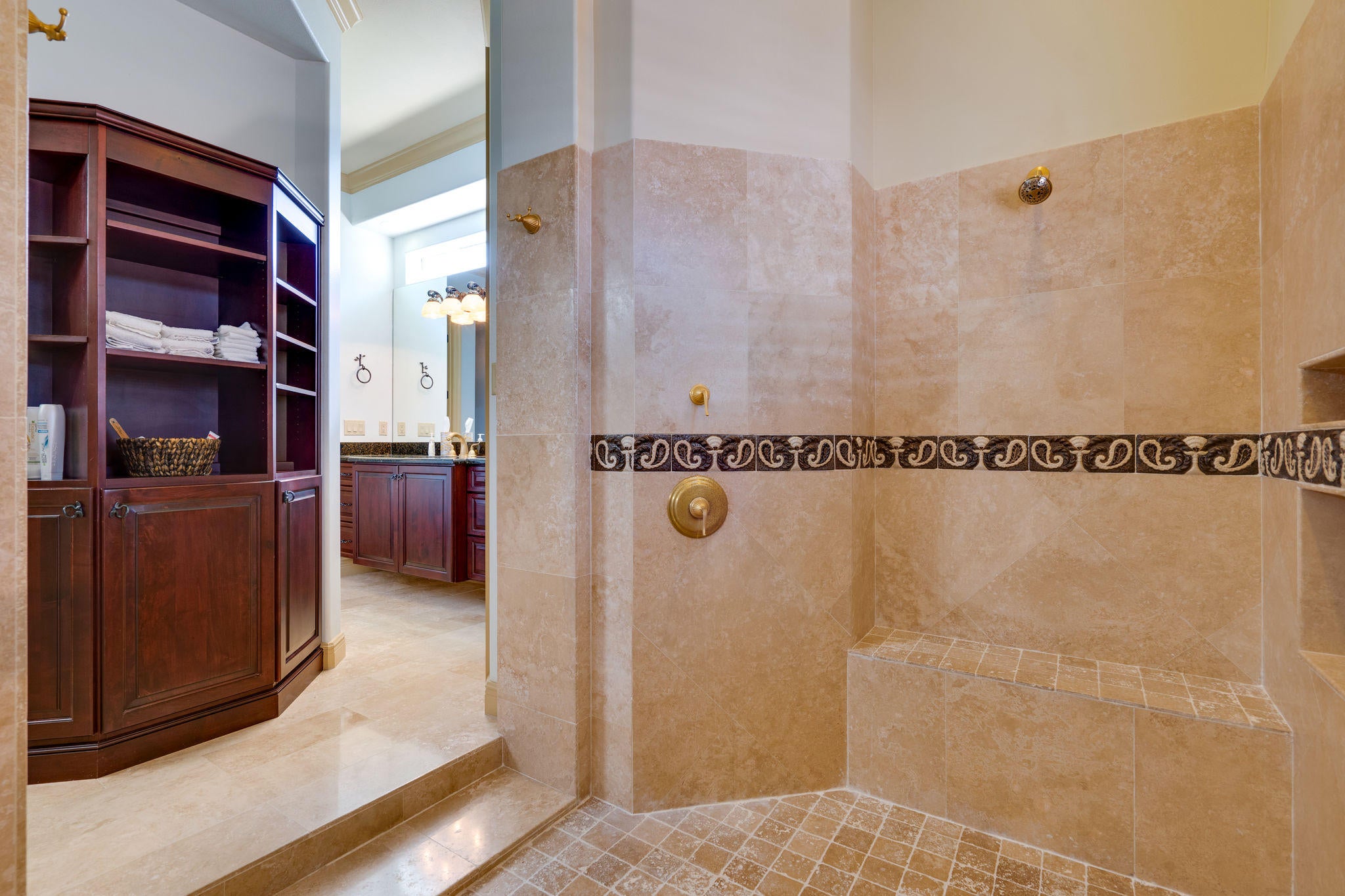 WHISPERING OAKS - Residential