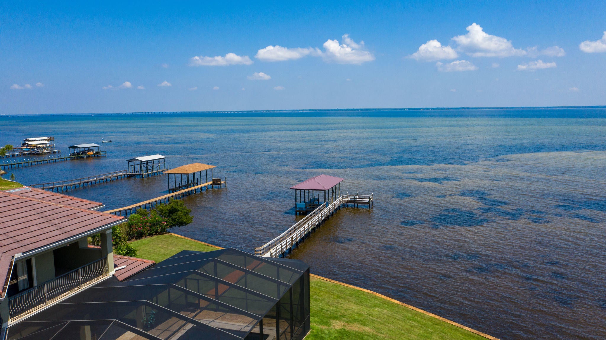 WHISPERING OAKS - Residential