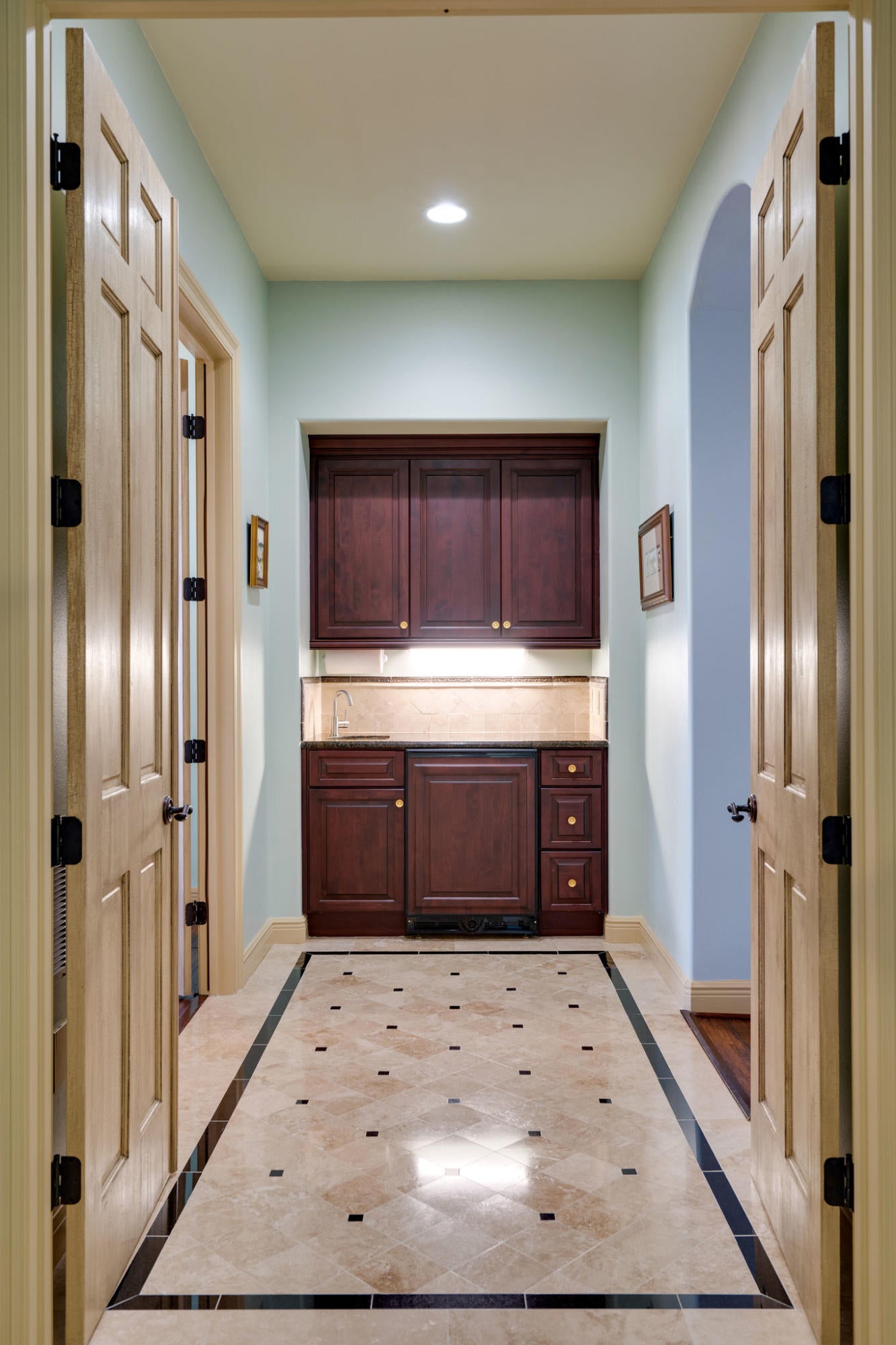 WHISPERING OAKS - Residential