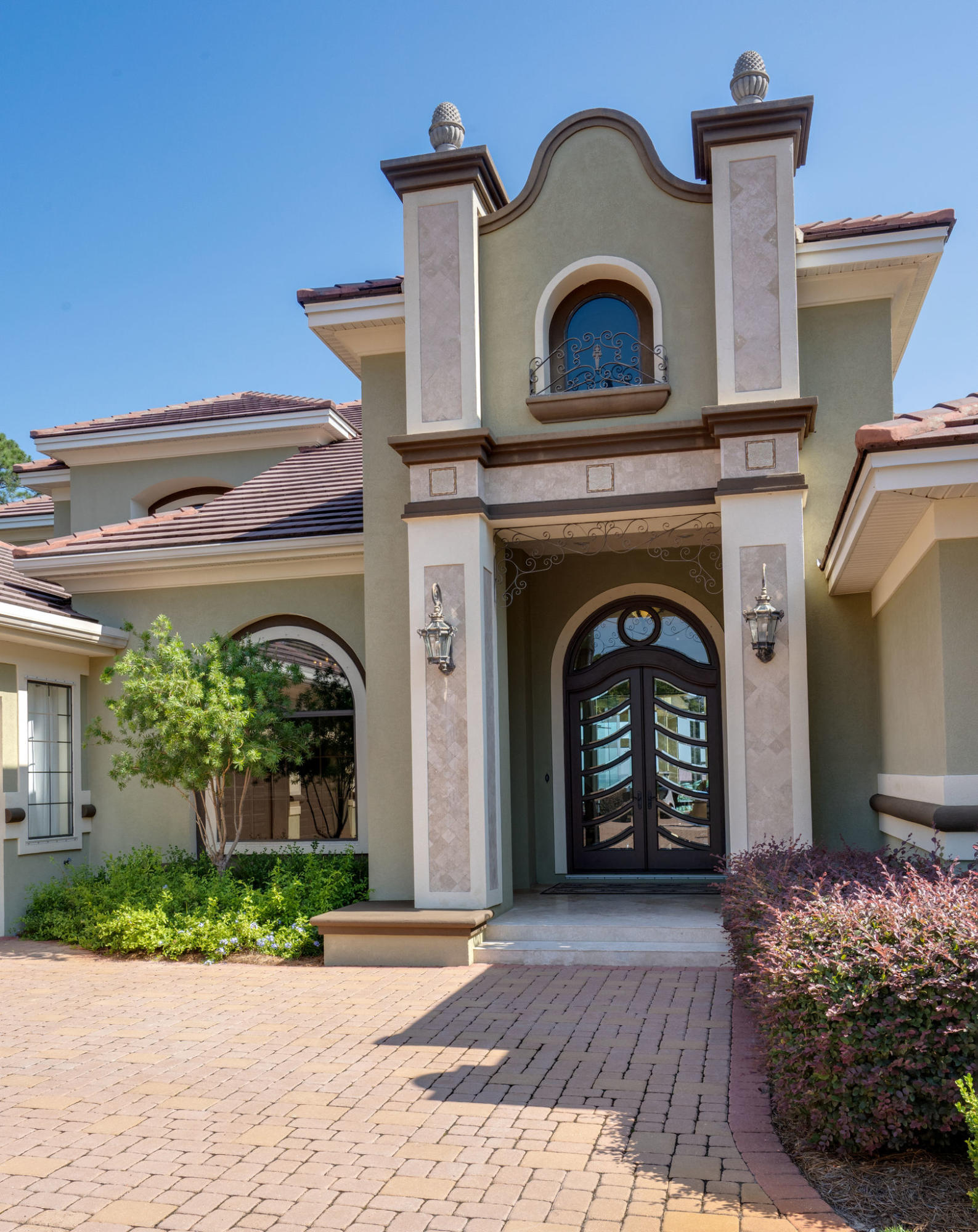 WHISPERING OAKS - Residential