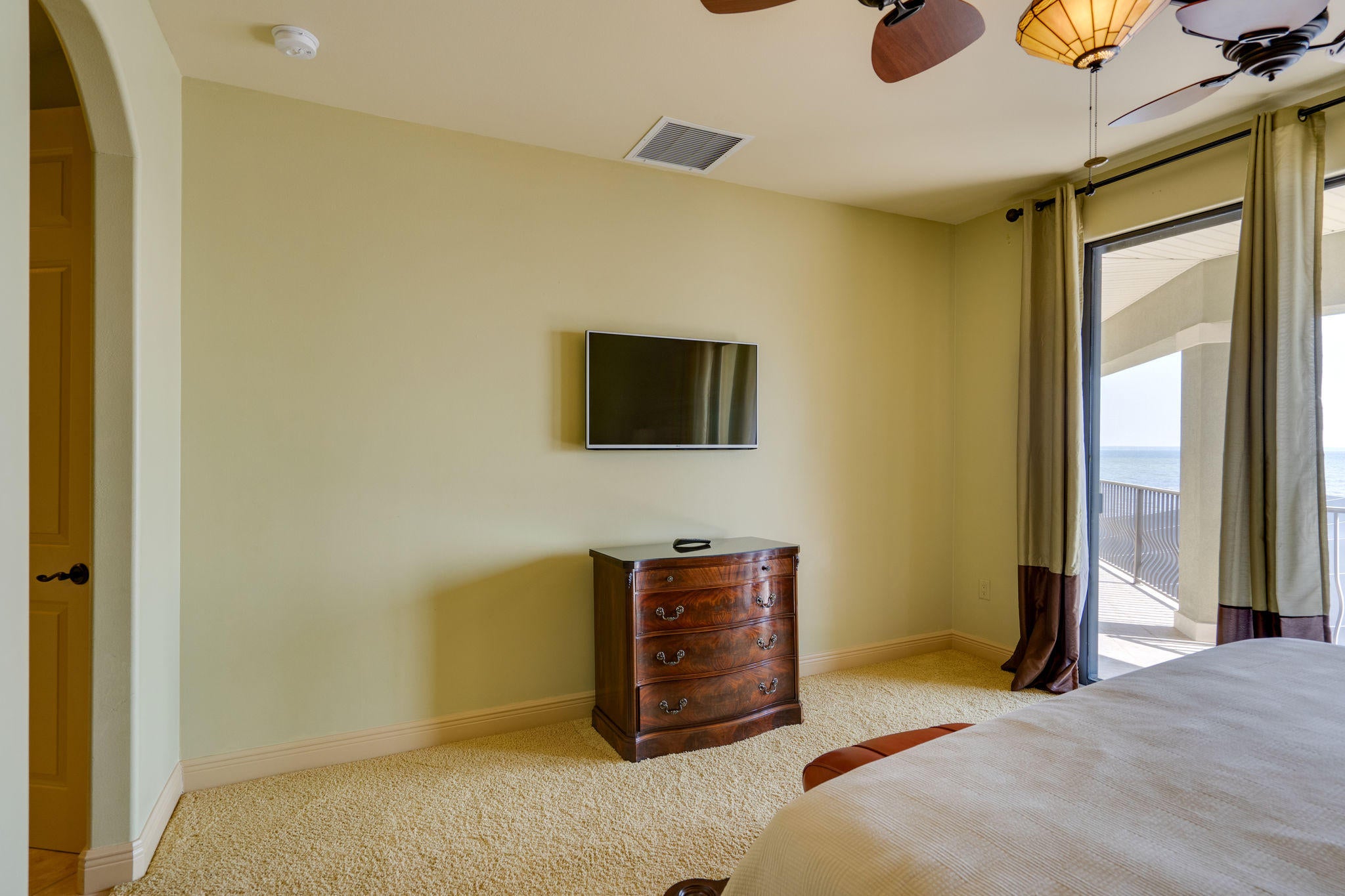 WHISPERING OAKS - Residential