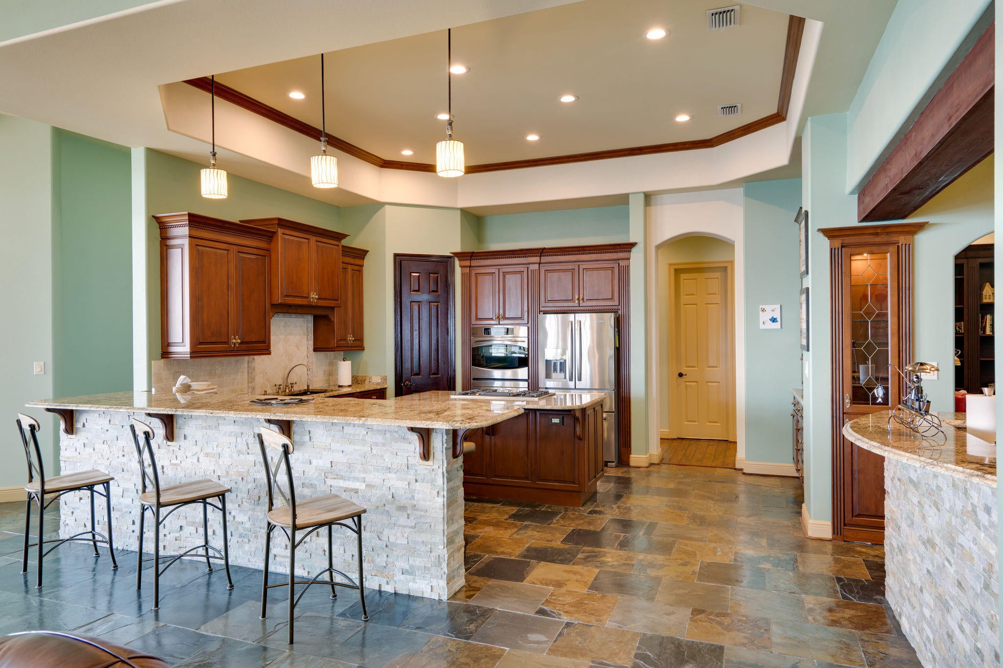 WHISPERING OAKS - Residential