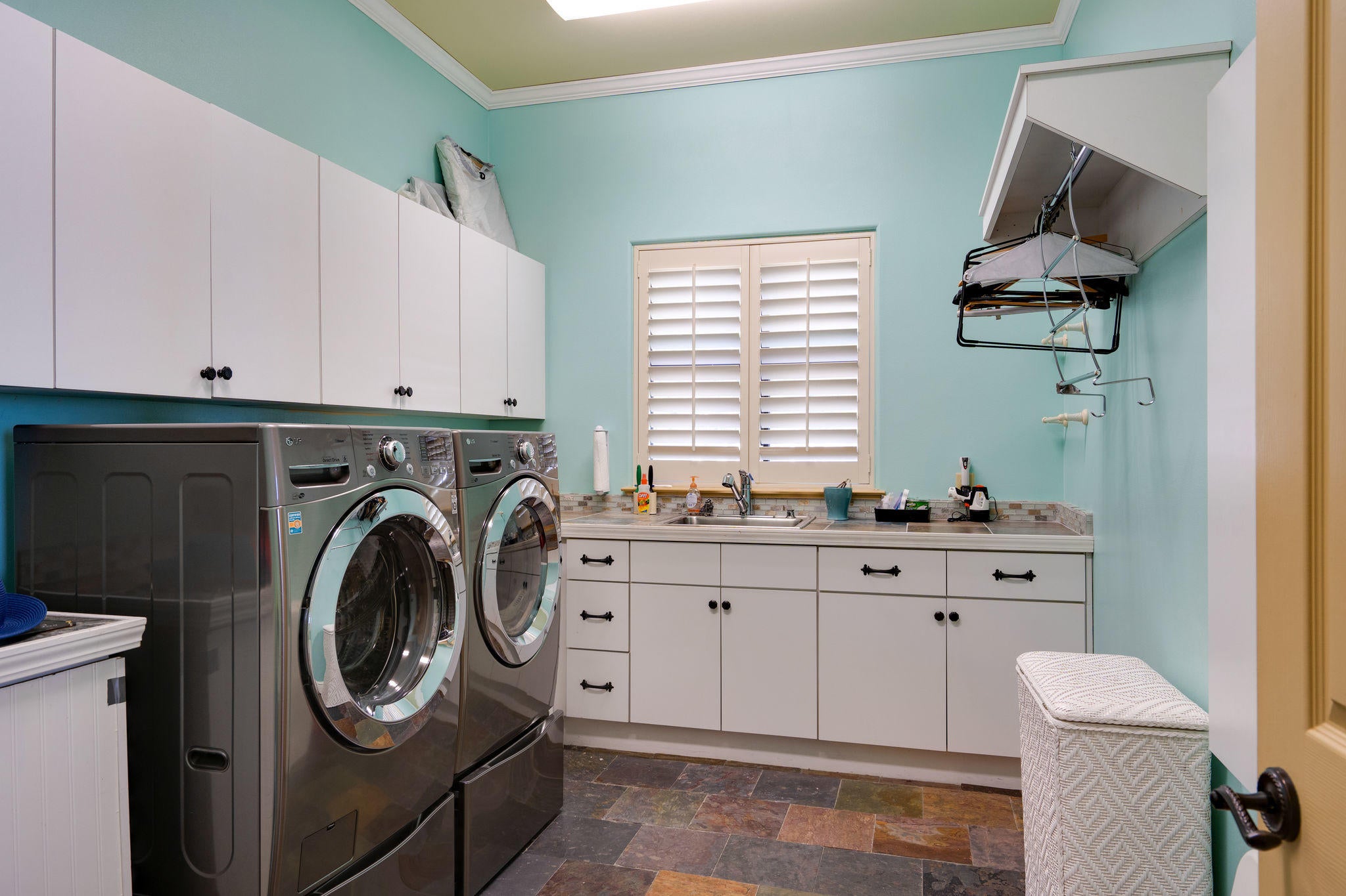 WHISPERING OAKS - Residential