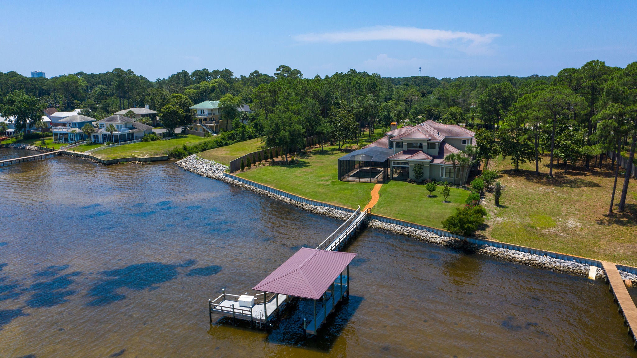 WHISPERING OAKS - Residential