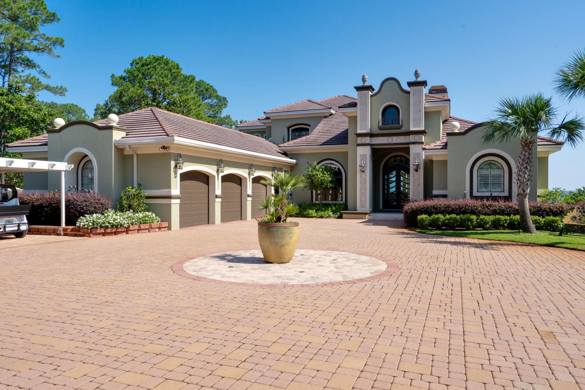 WHISPERING OAKS - Residential