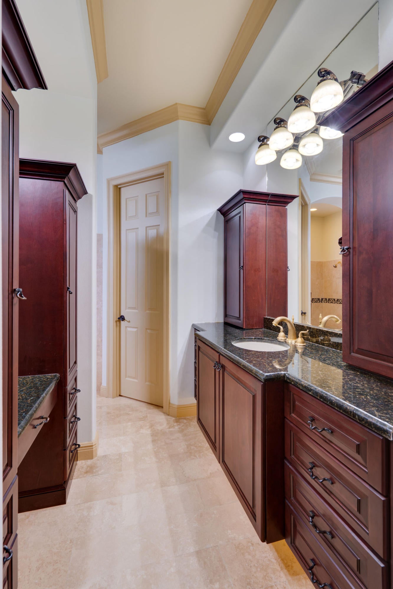WHISPERING OAKS - Residential