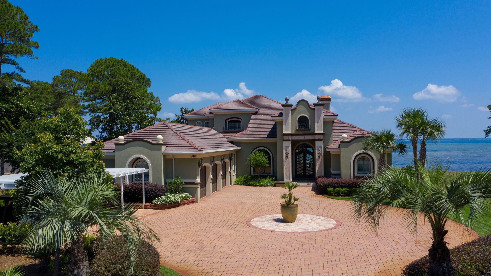 WHISPERING OAKS - Residential