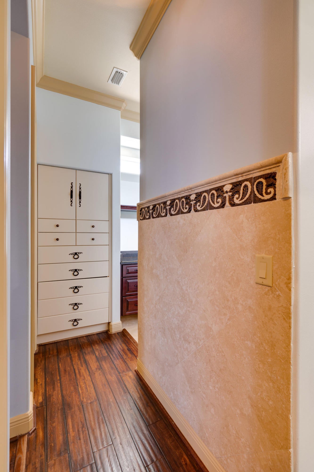 WHISPERING OAKS - Residential