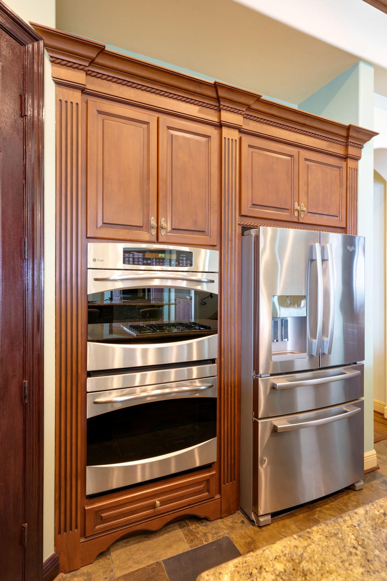 WHISPERING OAKS - Residential