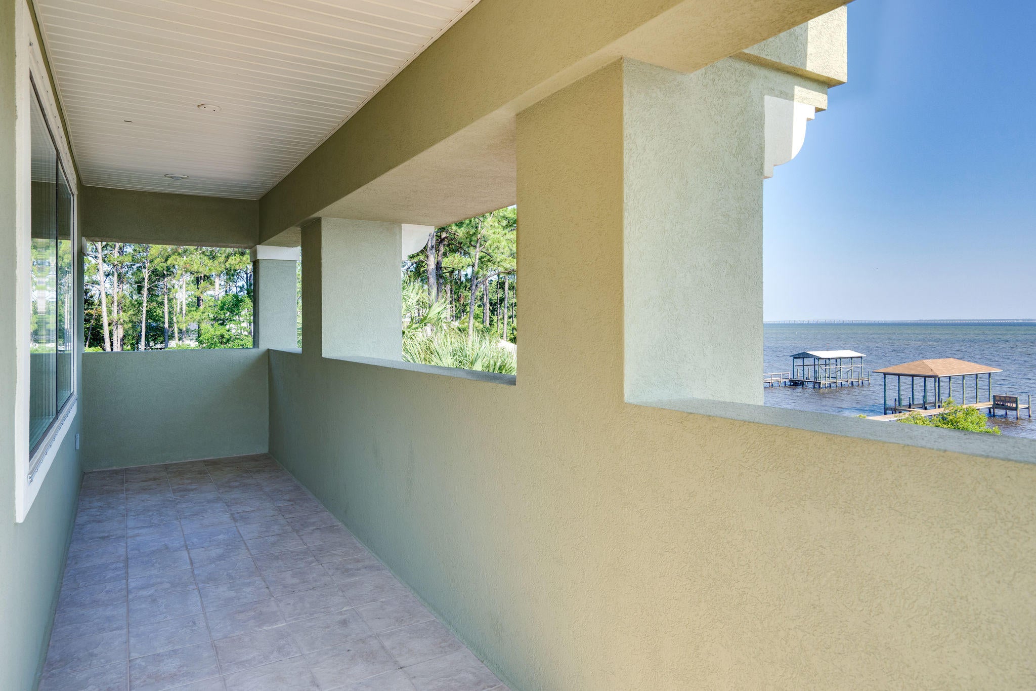 WHISPERING OAKS - Residential