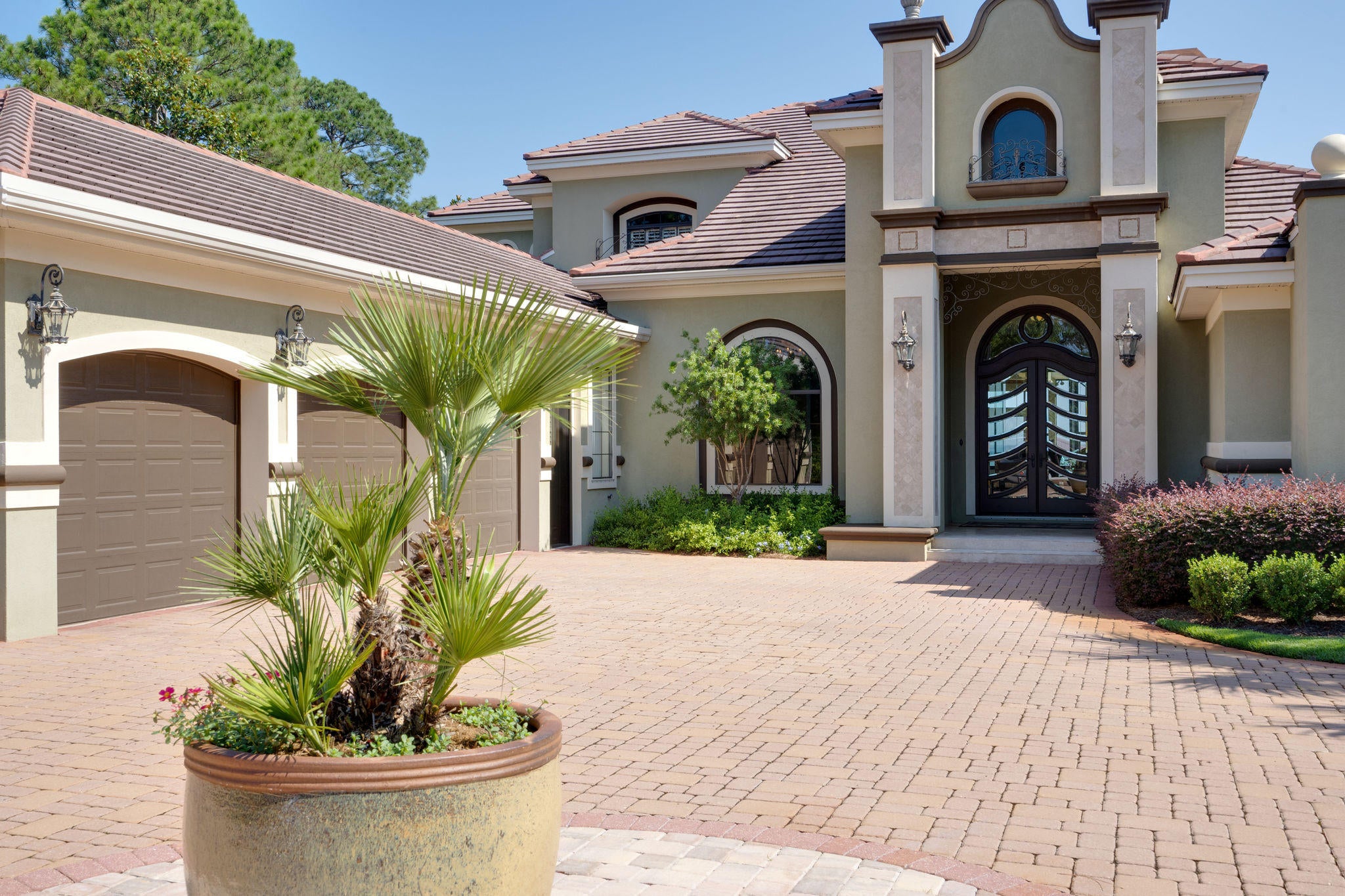 WHISPERING OAKS - Residential