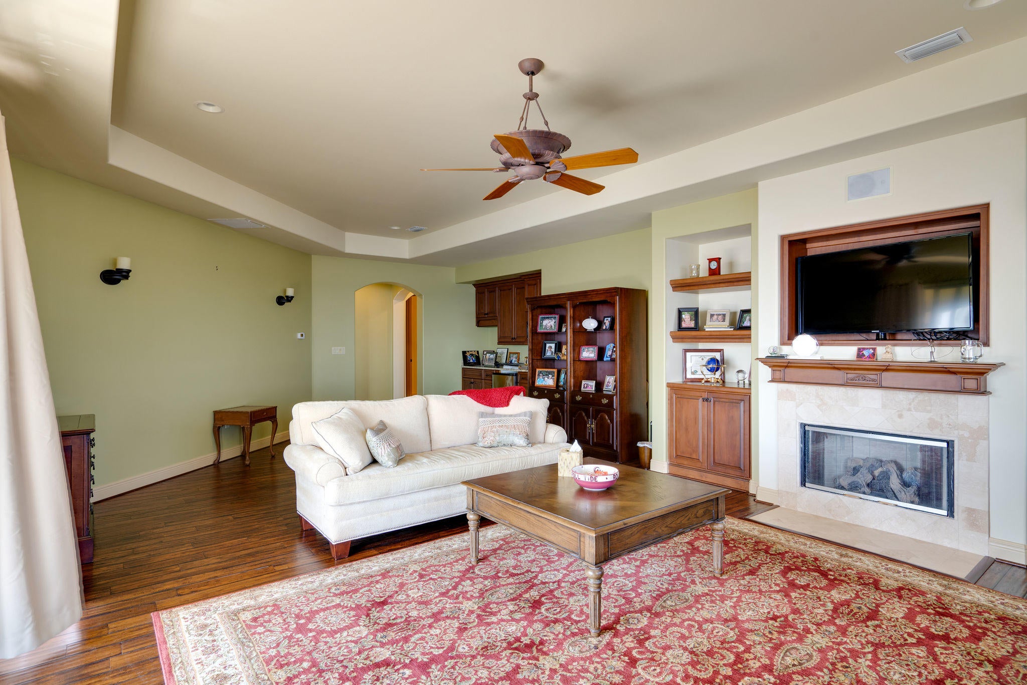 WHISPERING OAKS - Residential