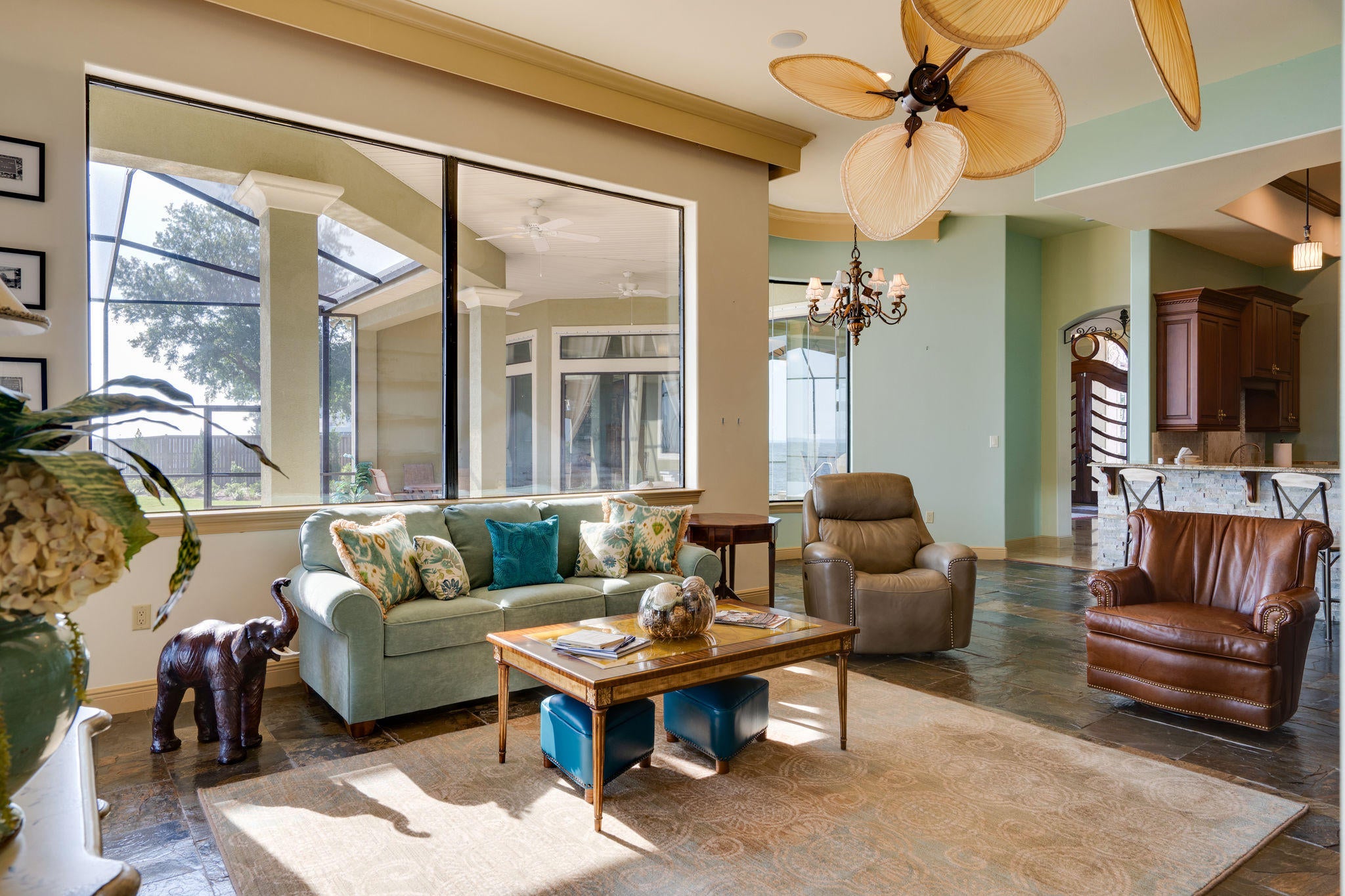 WHISPERING OAKS - Residential