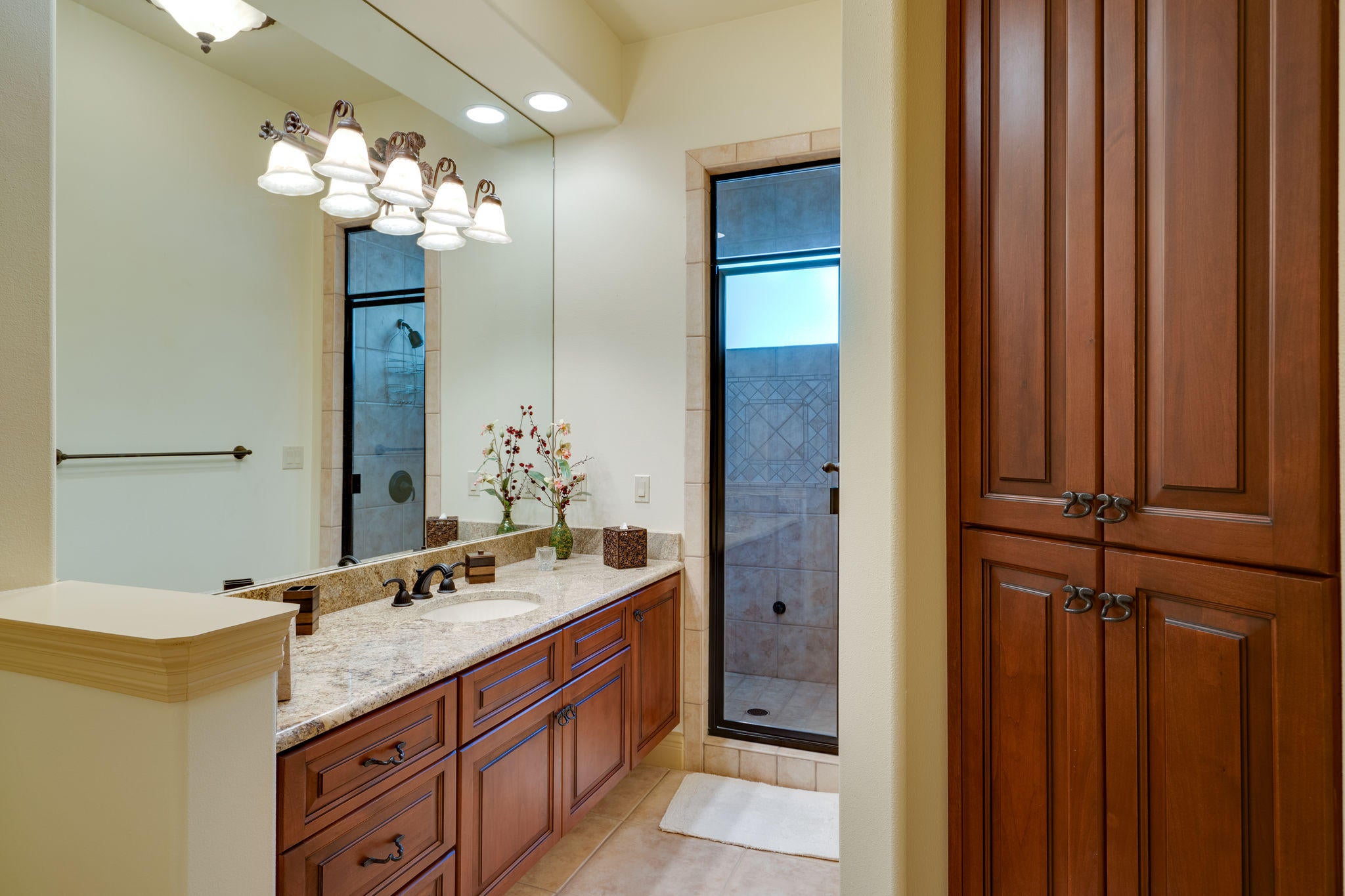 WHISPERING OAKS - Residential