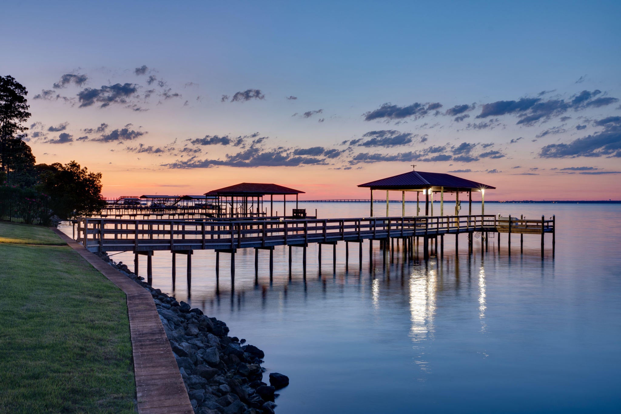 WHISPERING OAKS - Residential