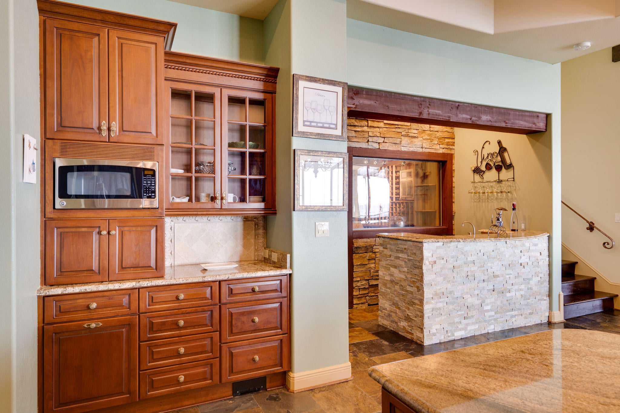 WHISPERING OAKS - Residential