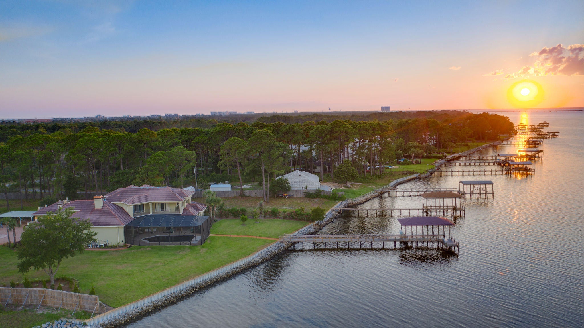 WHISPERING OAKS - Residential