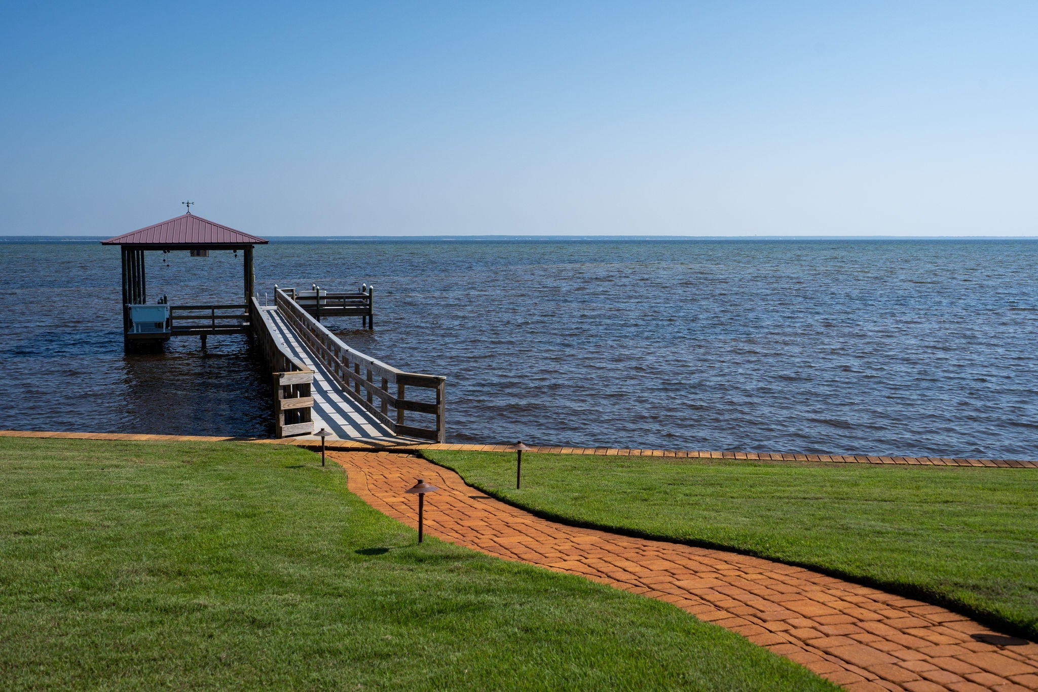 WHISPERING OAKS - Residential