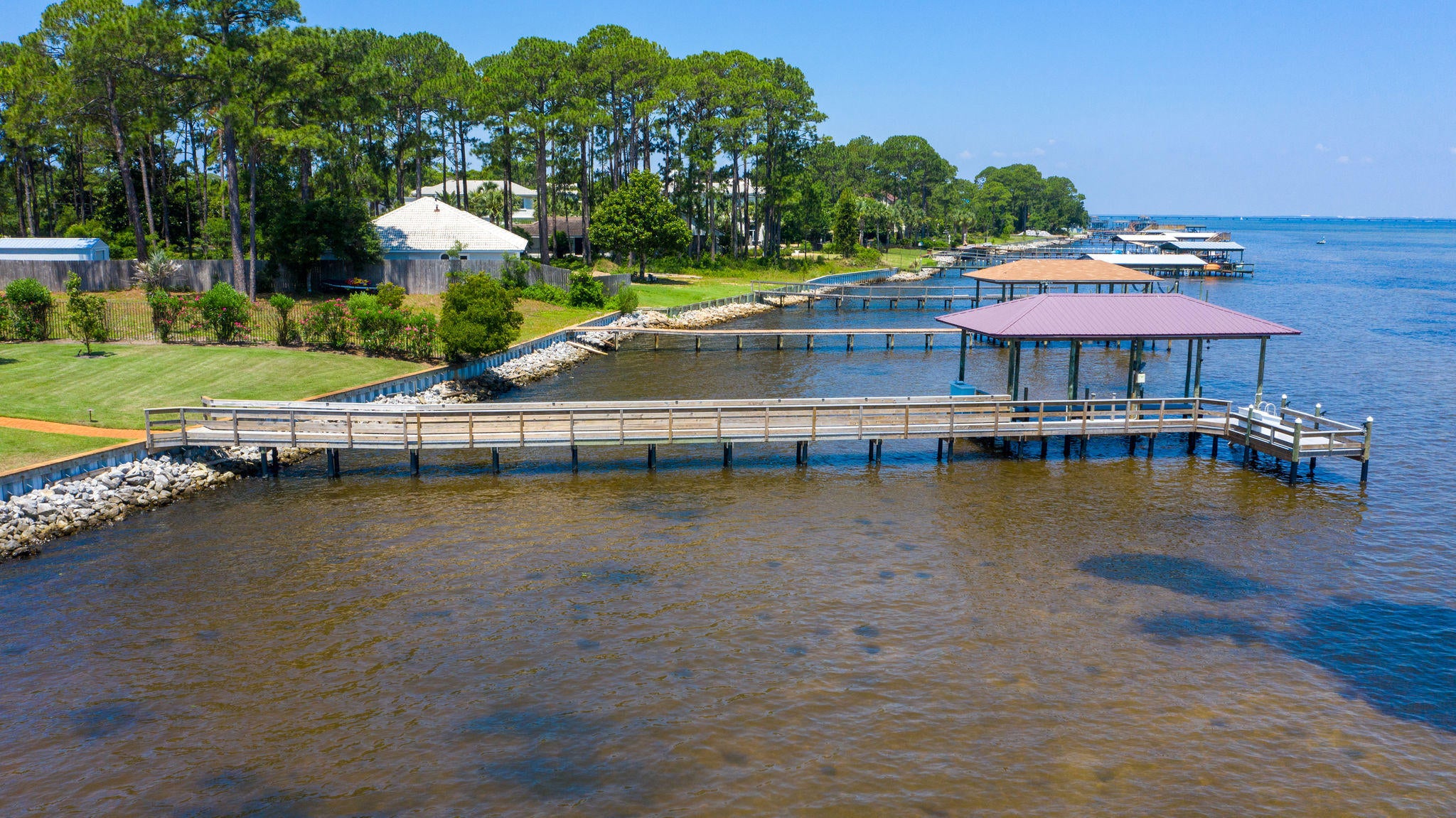 WHISPERING OAKS - Residential