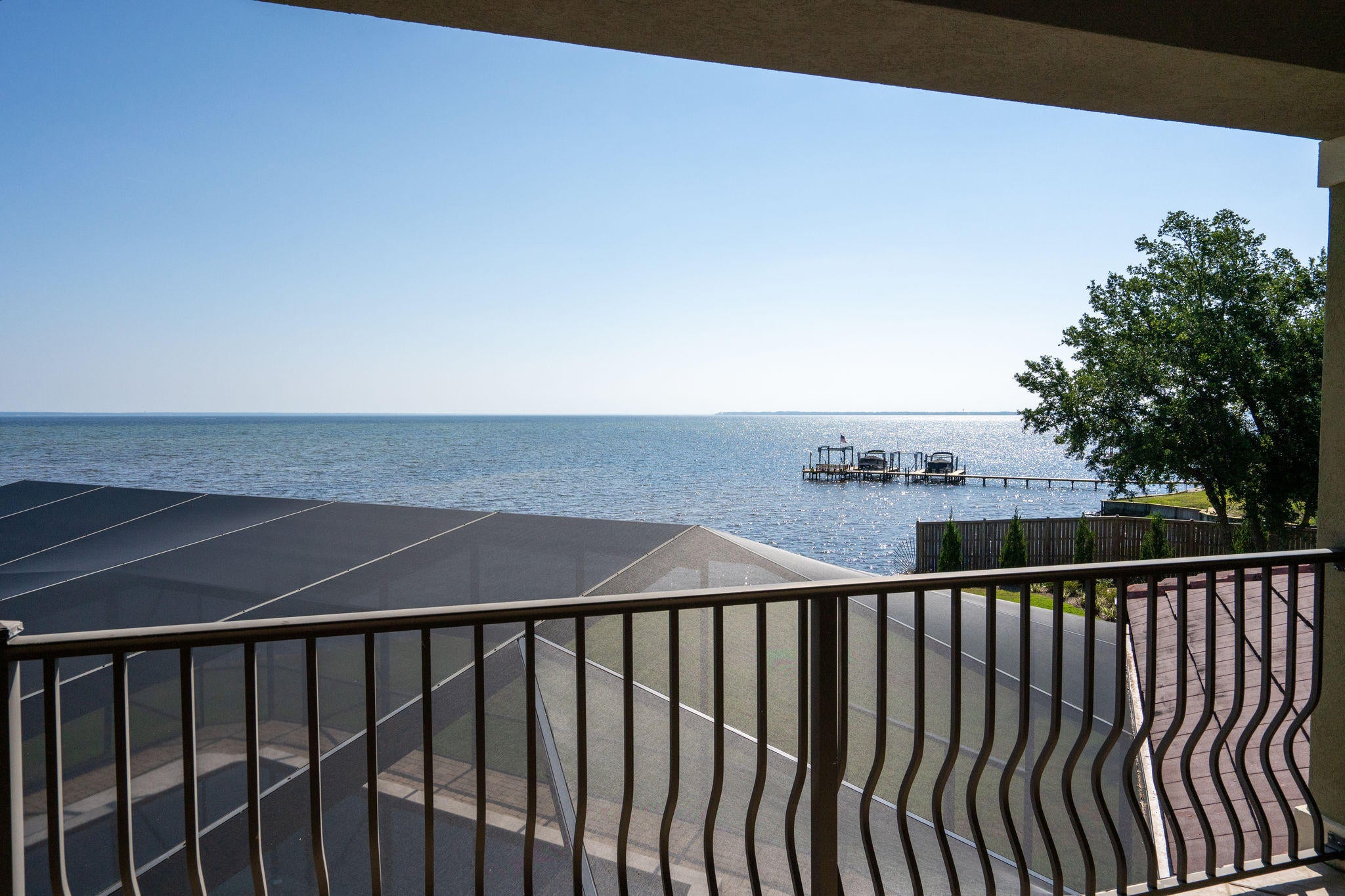 WHISPERING OAKS - Residential