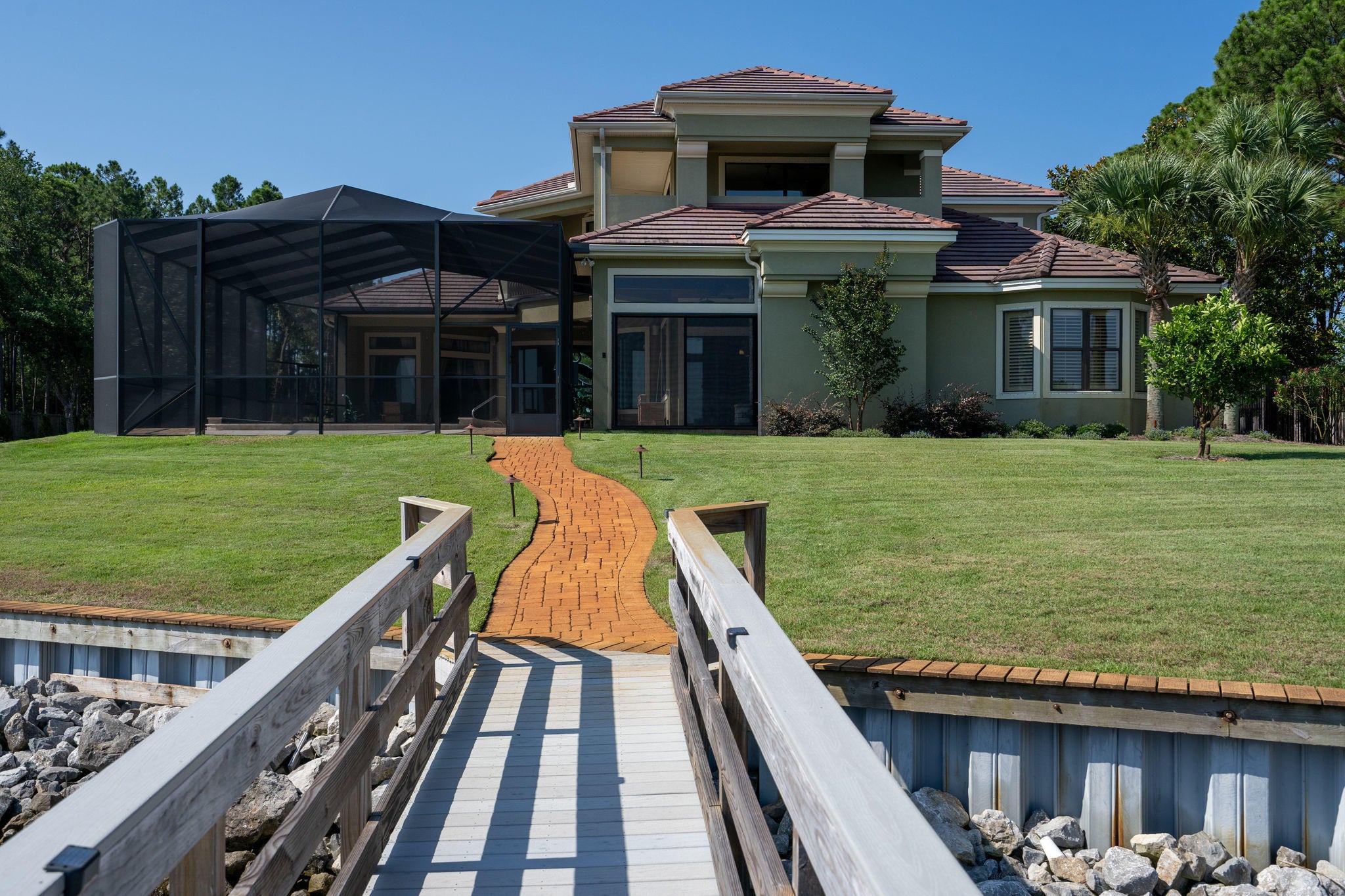 WHISPERING OAKS - Residential