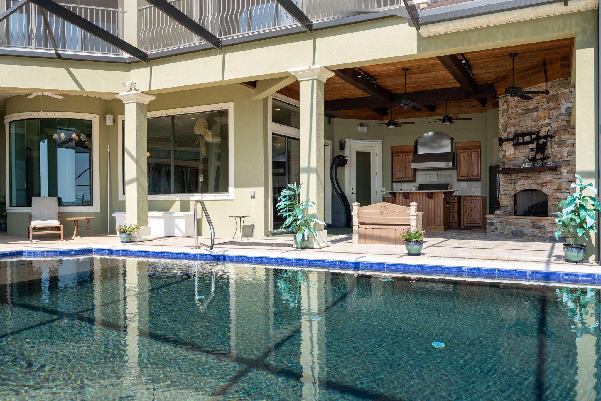 WHISPERING OAKS - Residential