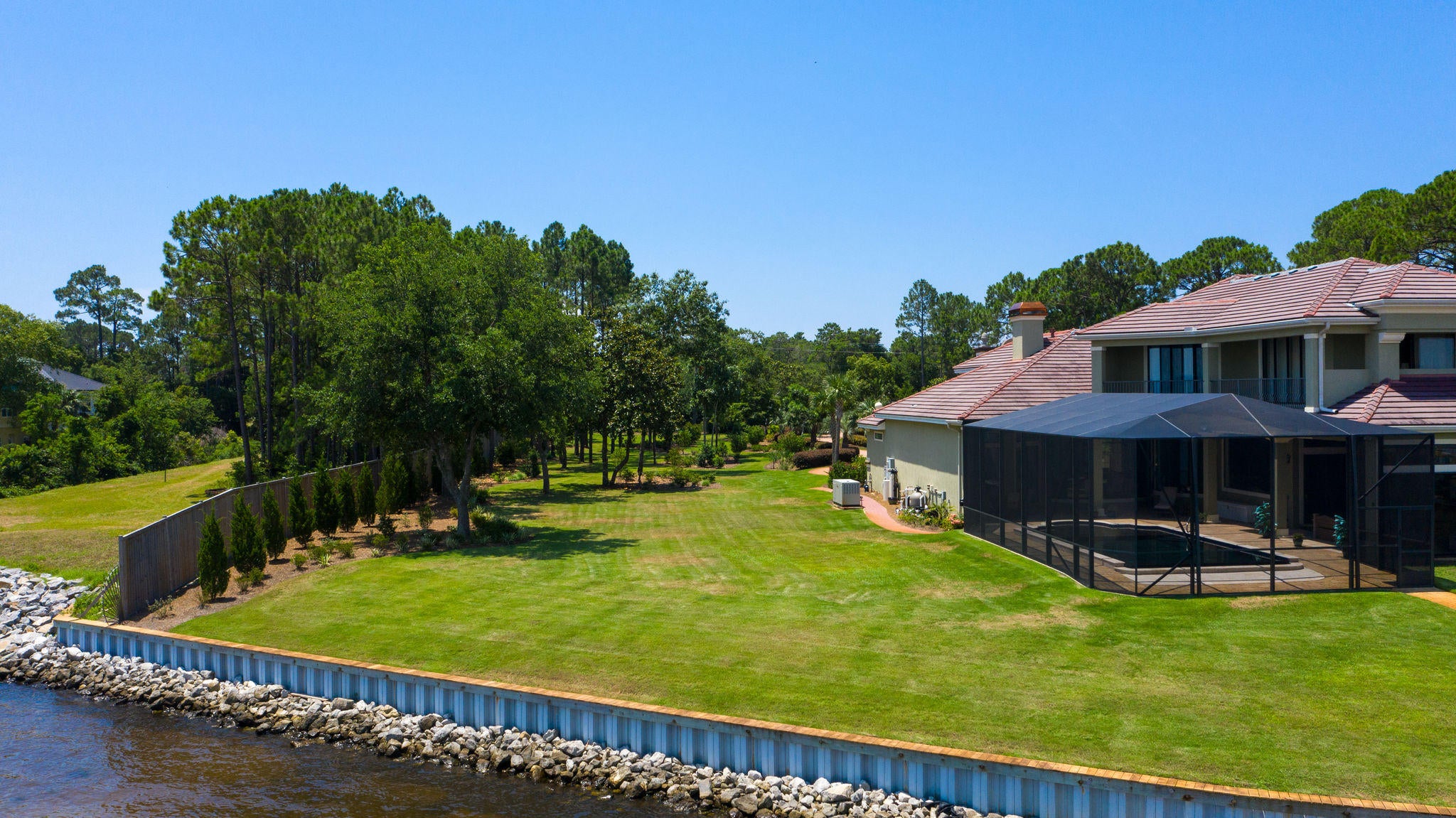 WHISPERING OAKS - Residential