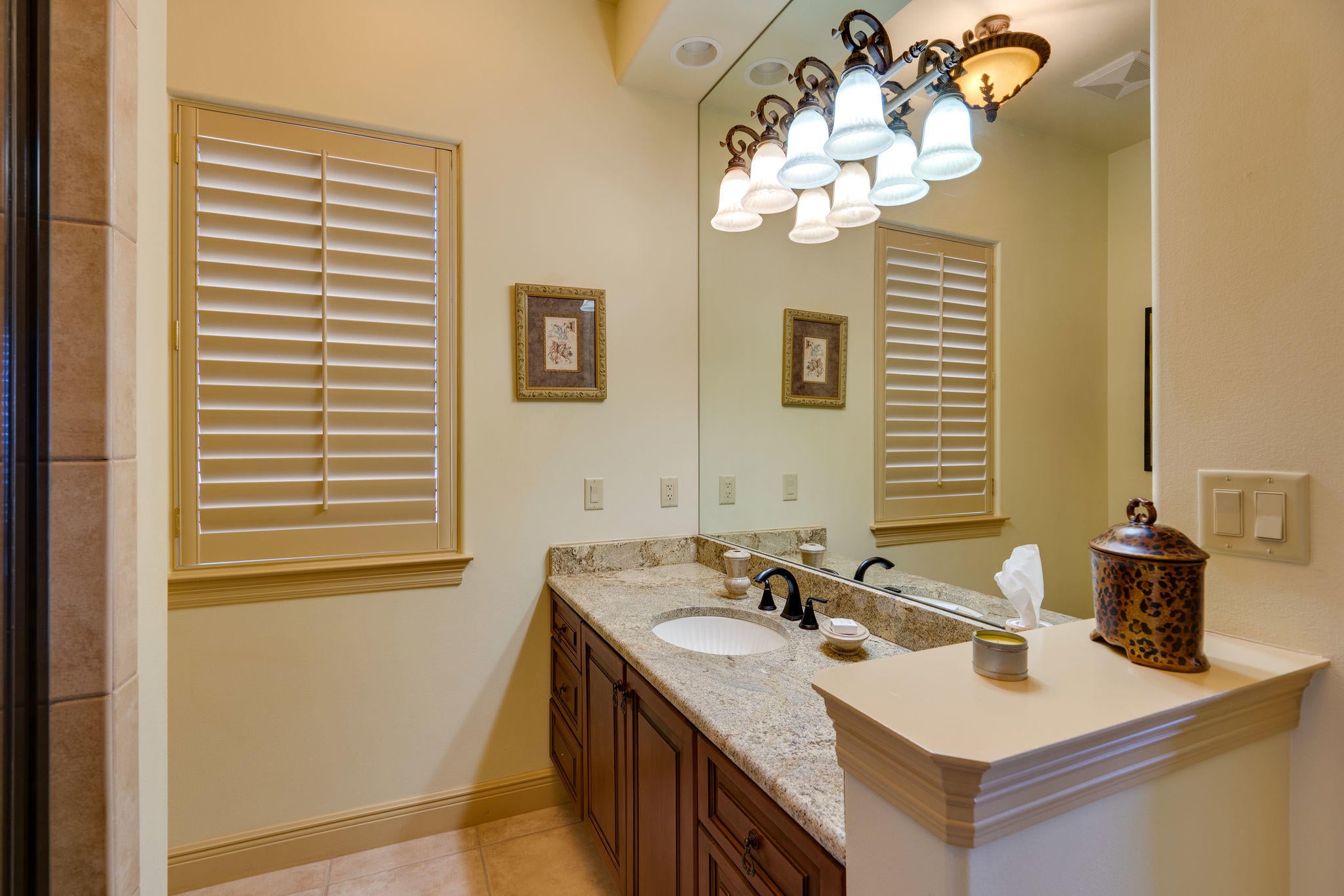 WHISPERING OAKS - Residential