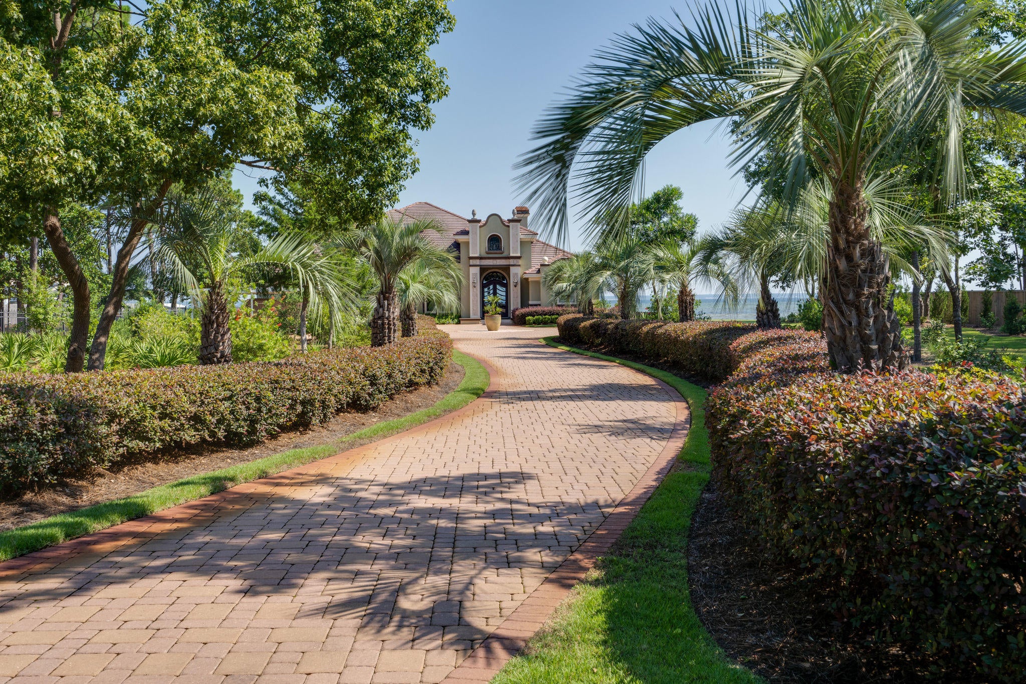 WHISPERING OAKS - Residential