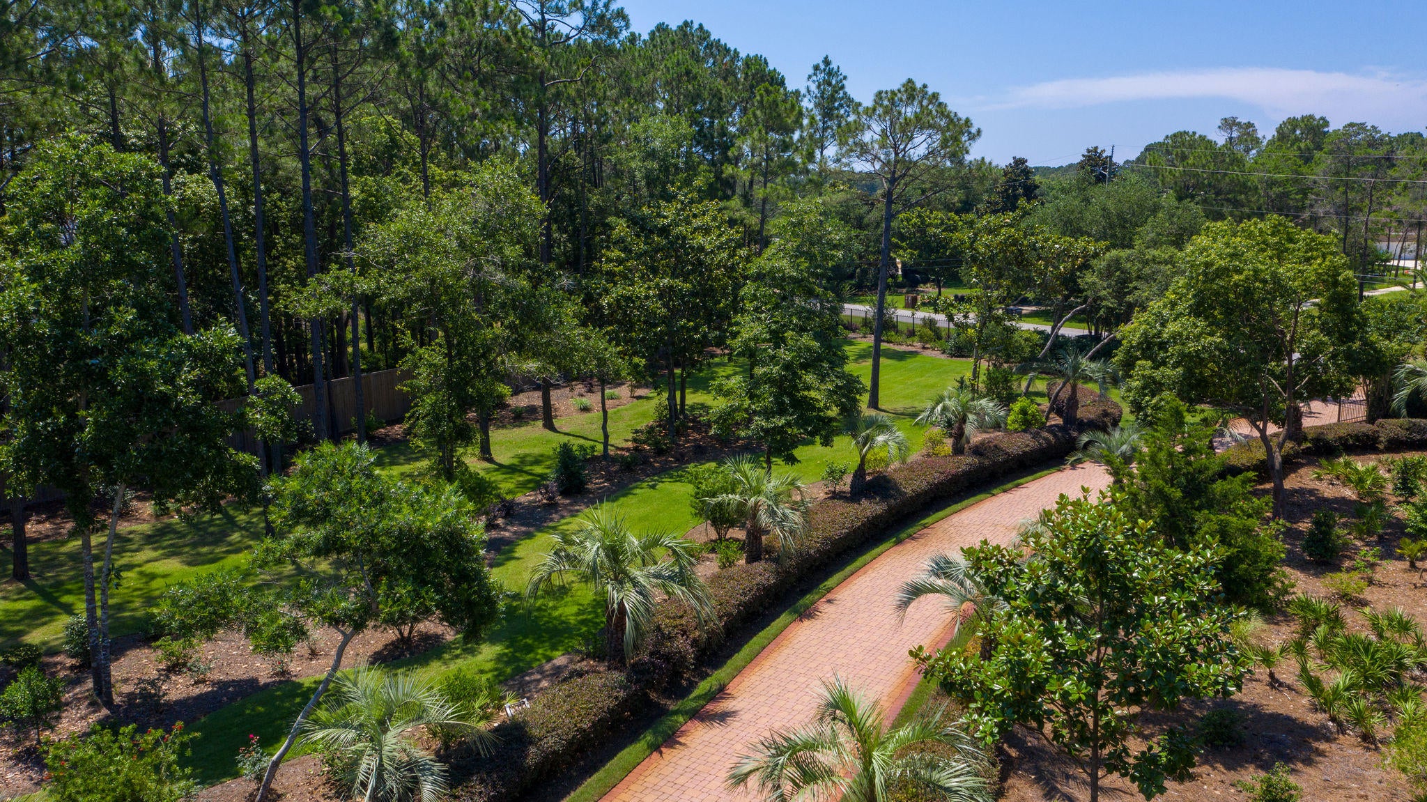 WHISPERING OAKS - Residential