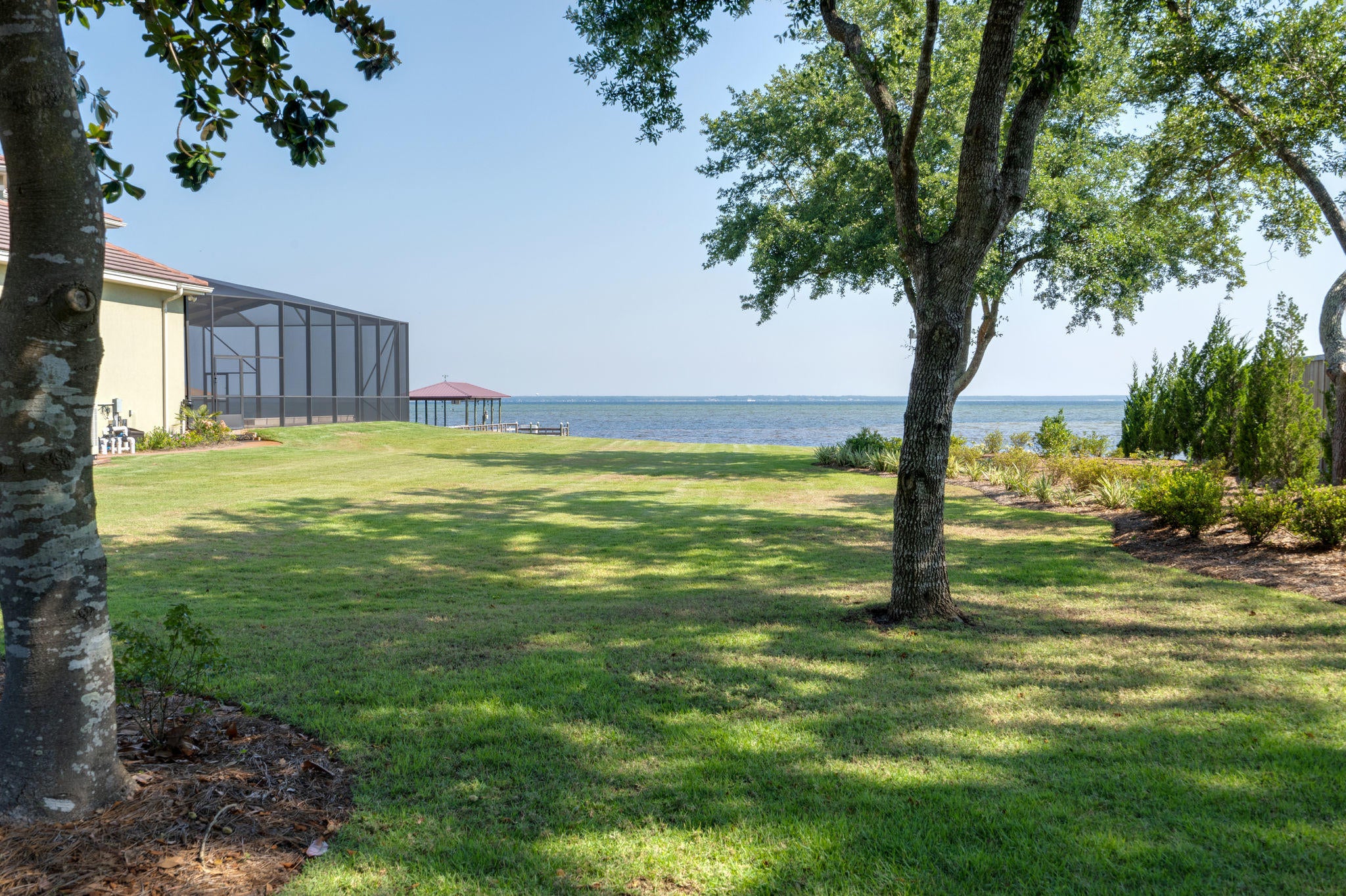 WHISPERING OAKS - Residential