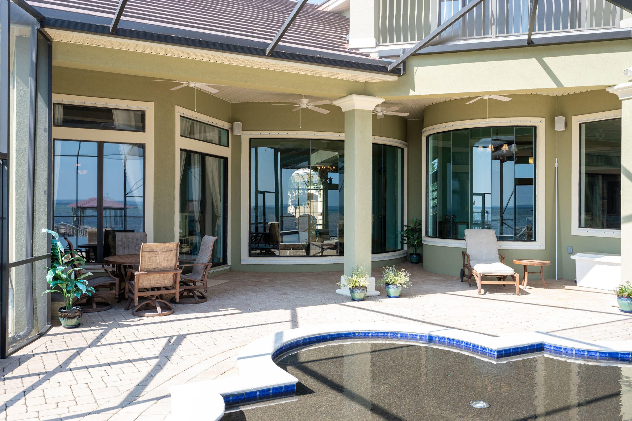 WHISPERING OAKS - Residential