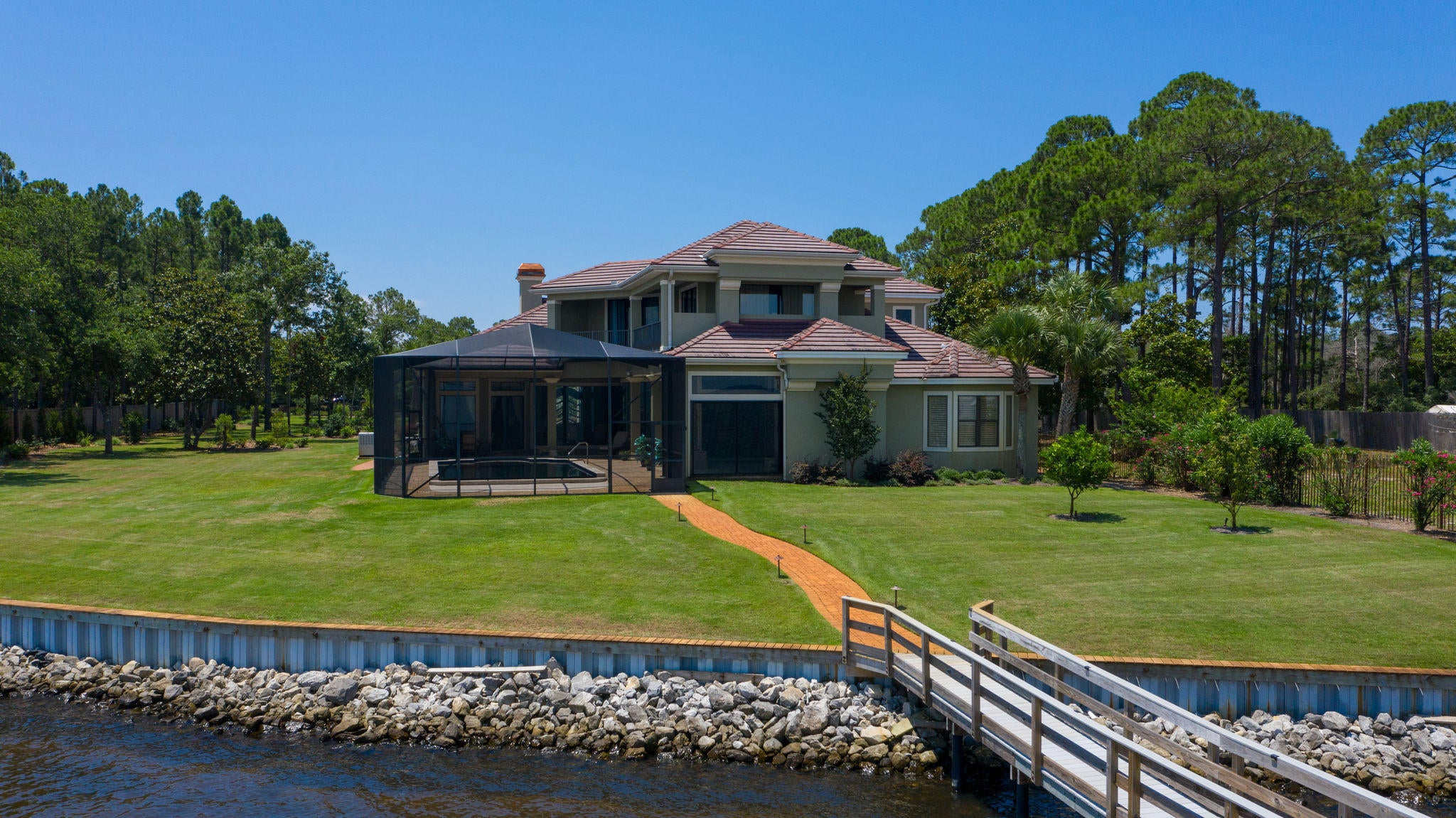 WHISPERING OAKS - Residential