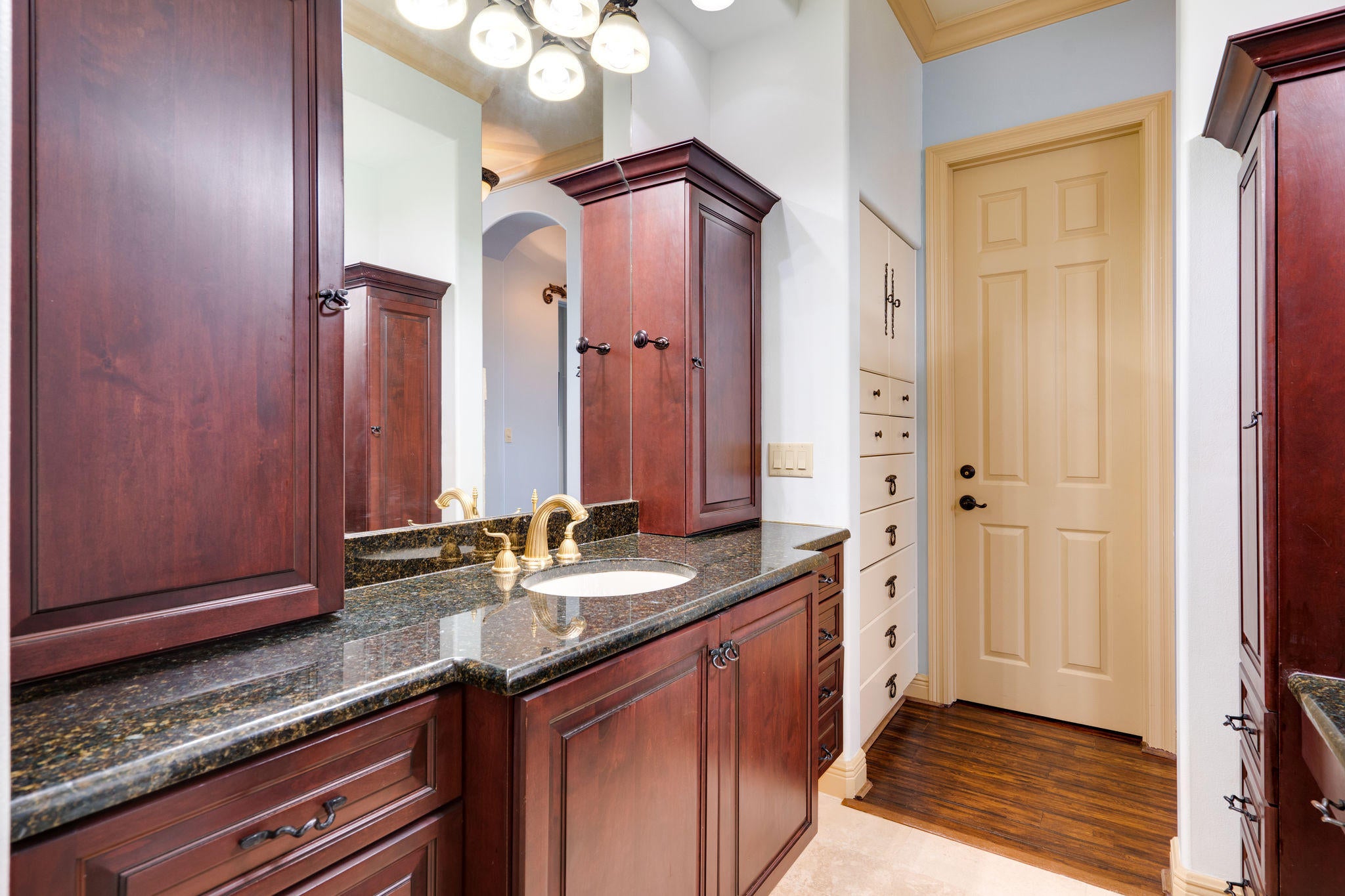 WHISPERING OAKS - Residential