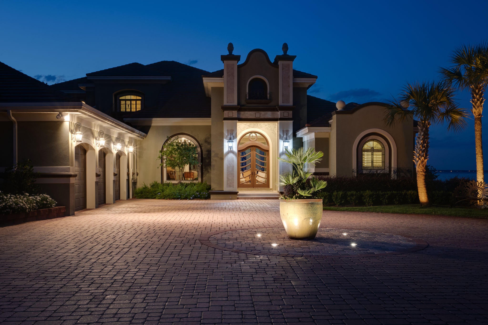 WHISPERING OAKS - Residential