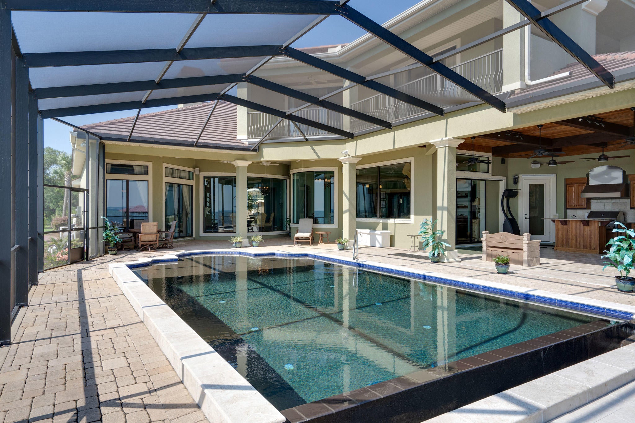 WHISPERING OAKS - Residential