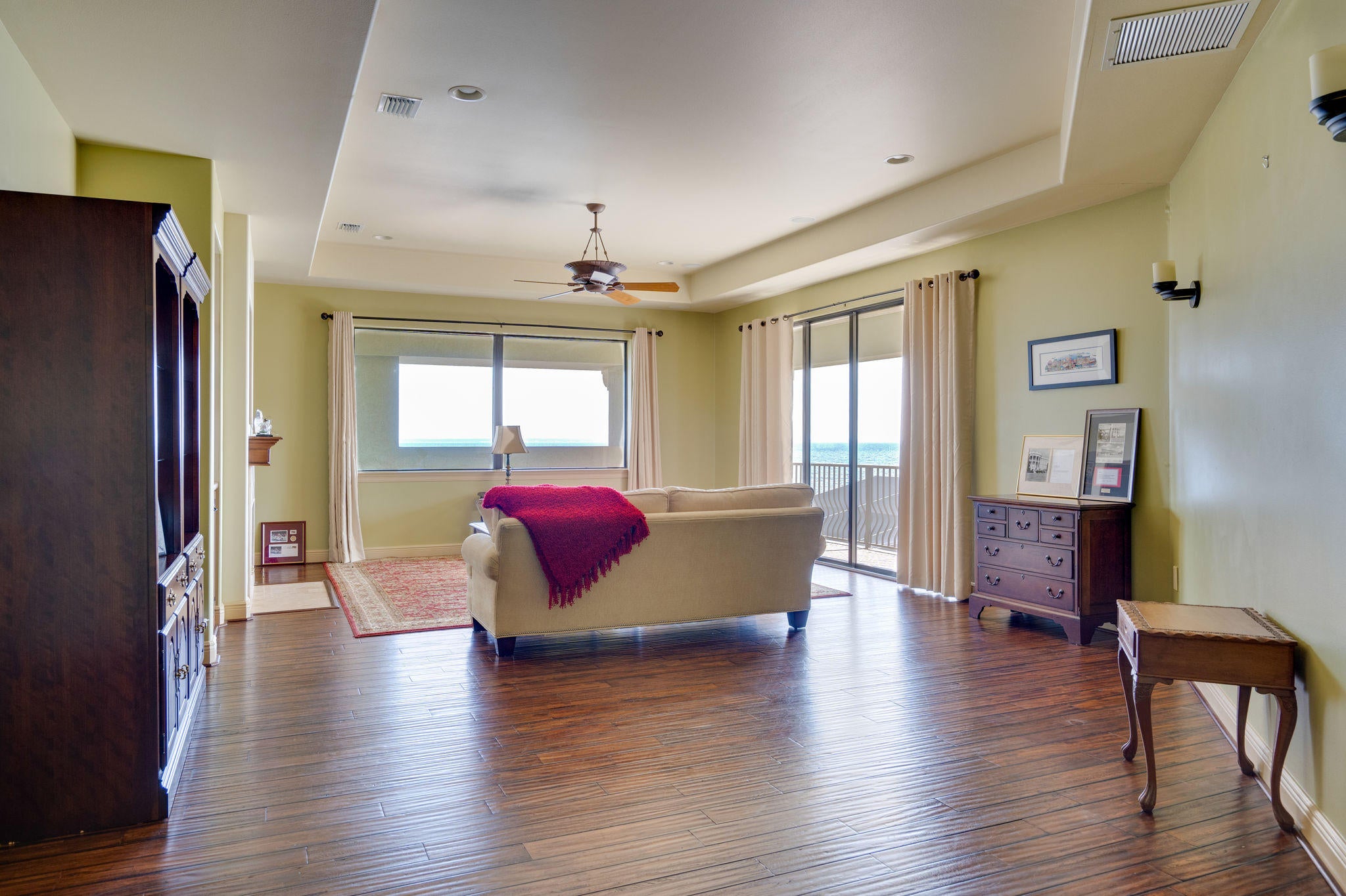 WHISPERING OAKS - Residential