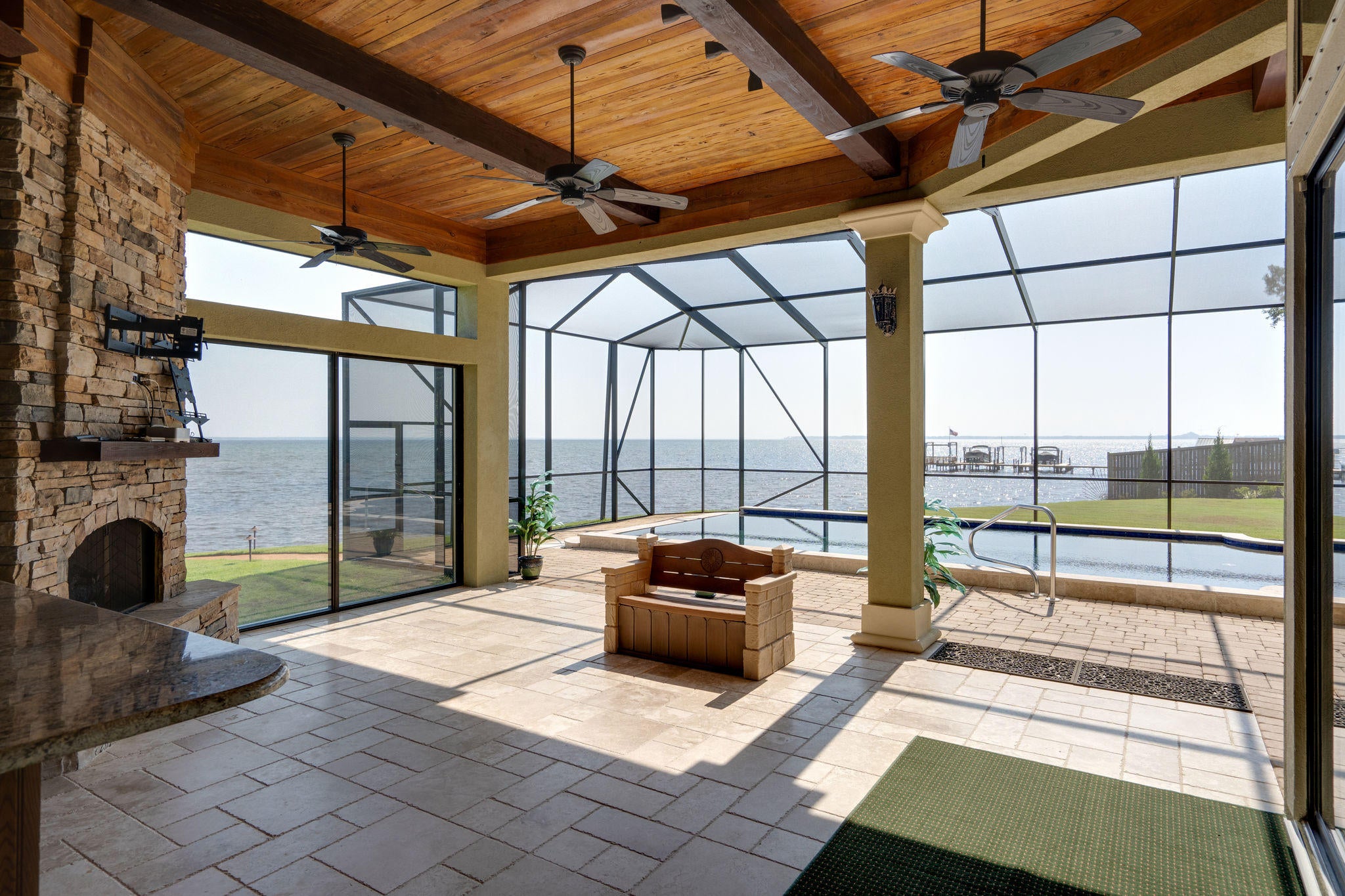 WHISPERING OAKS - Residential