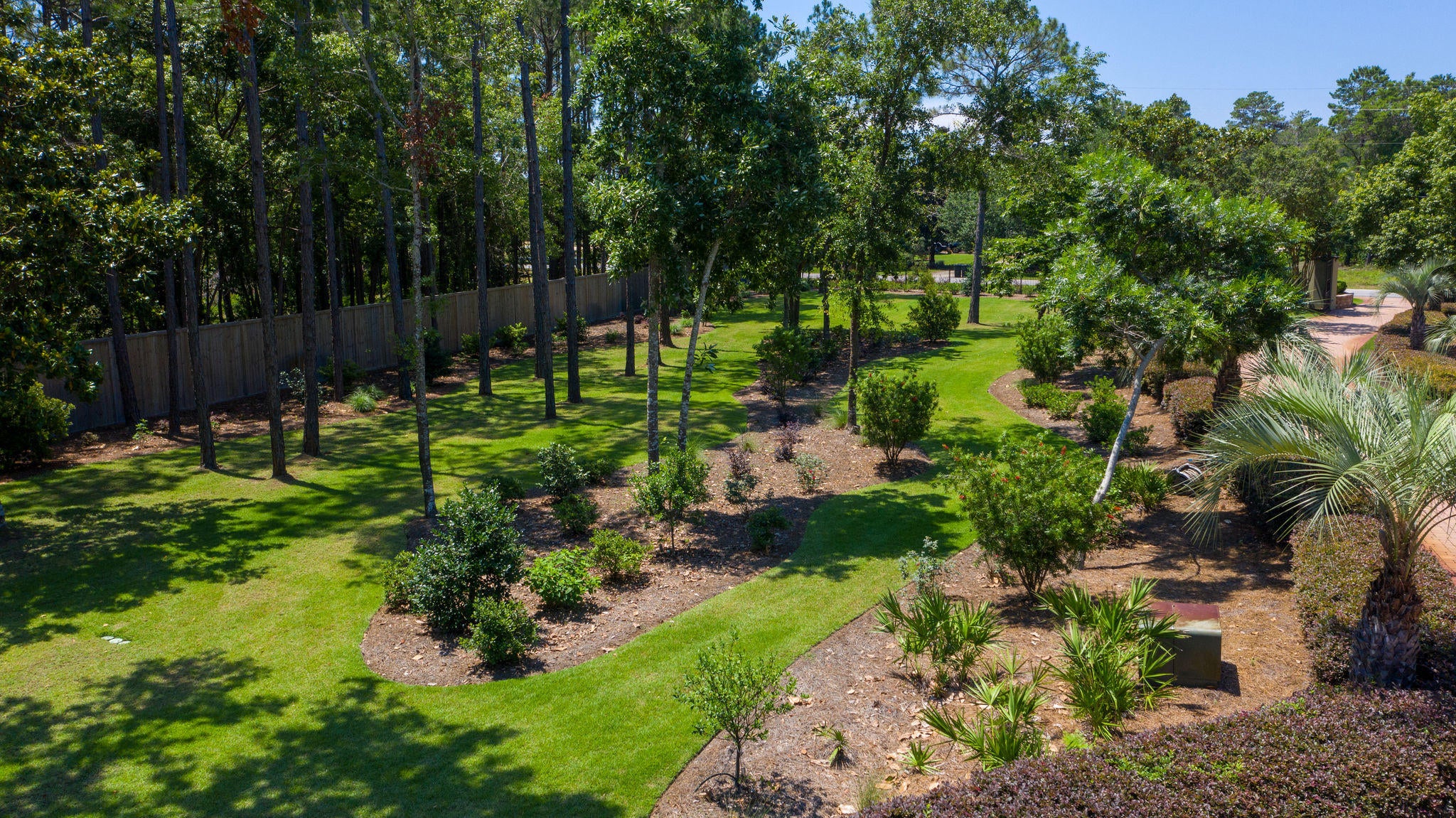 WHISPERING OAKS - Residential