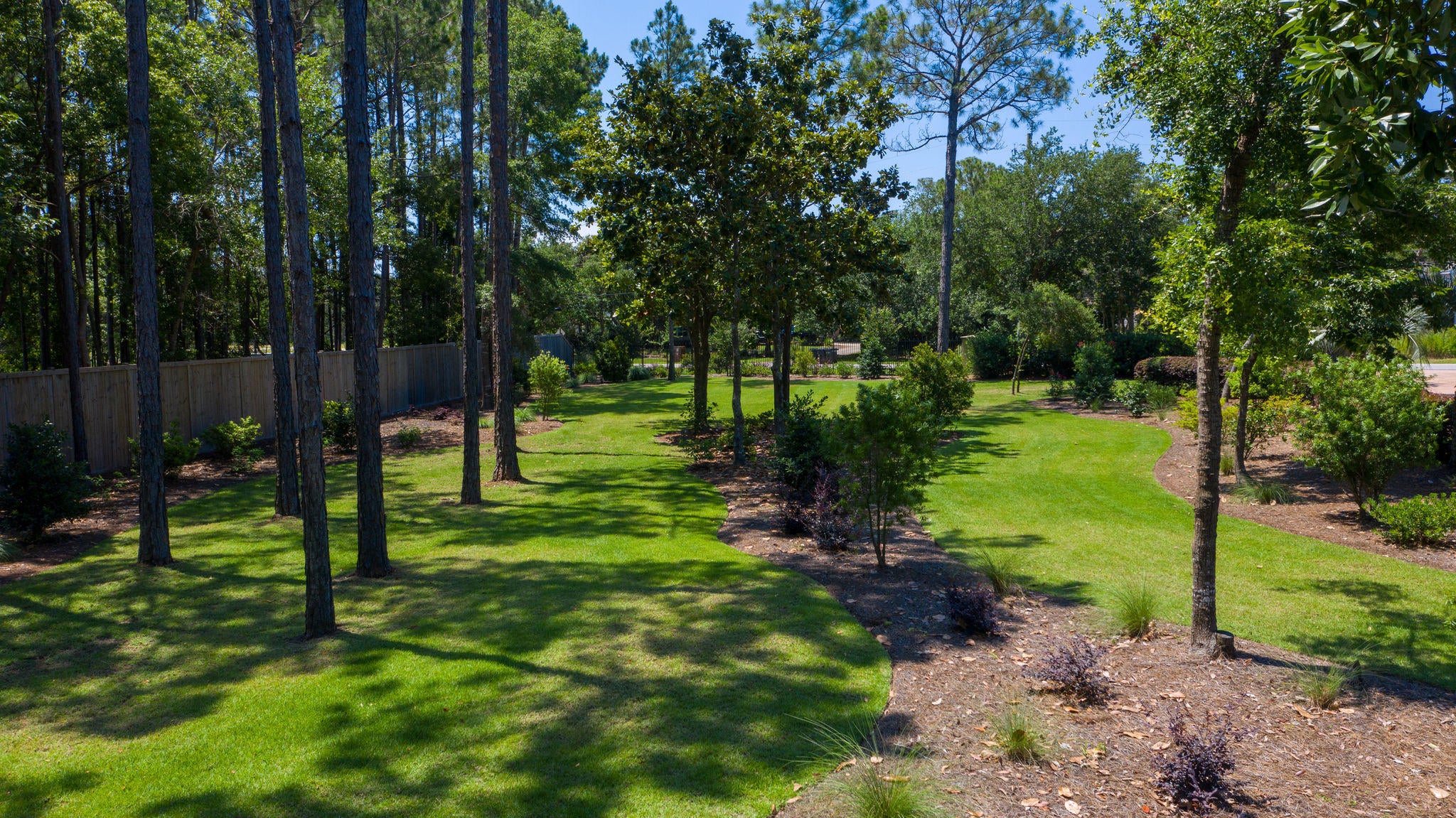WHISPERING OAKS - Residential