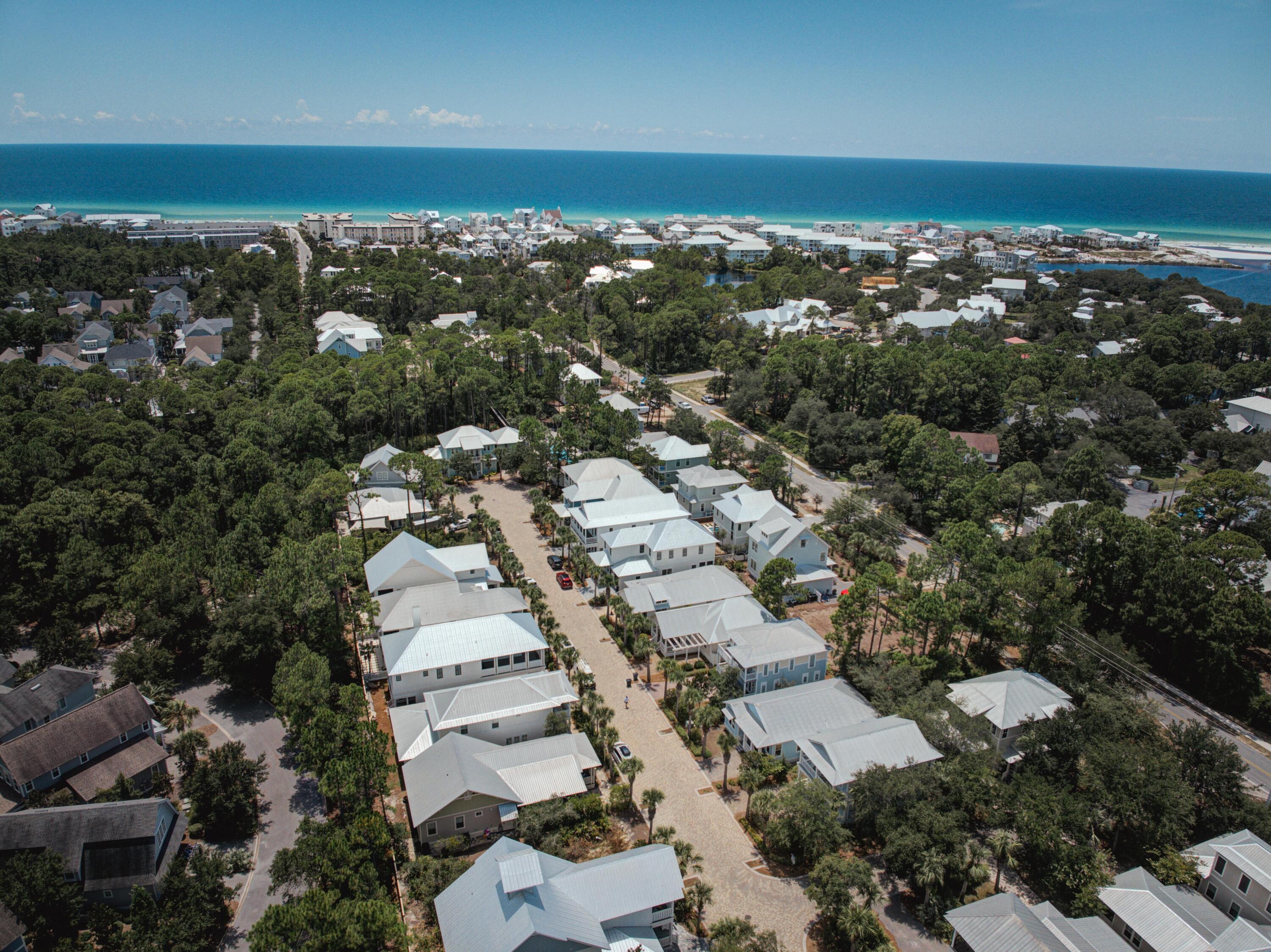 COTTAGES AT EASTERN LAKE - Residential