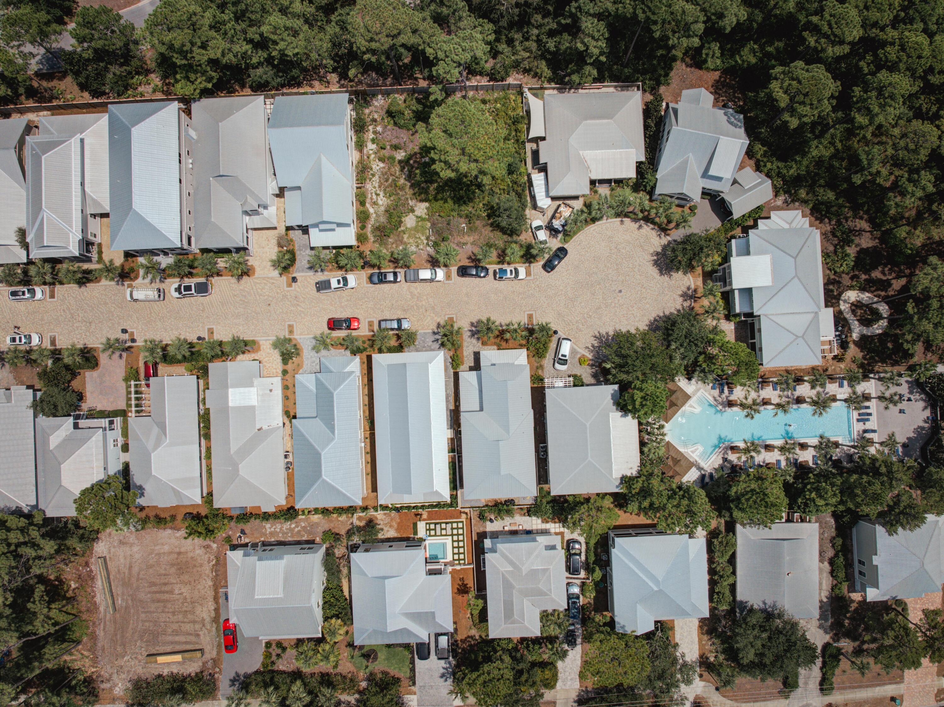 COTTAGES AT EASTERN LAKE - Residential
