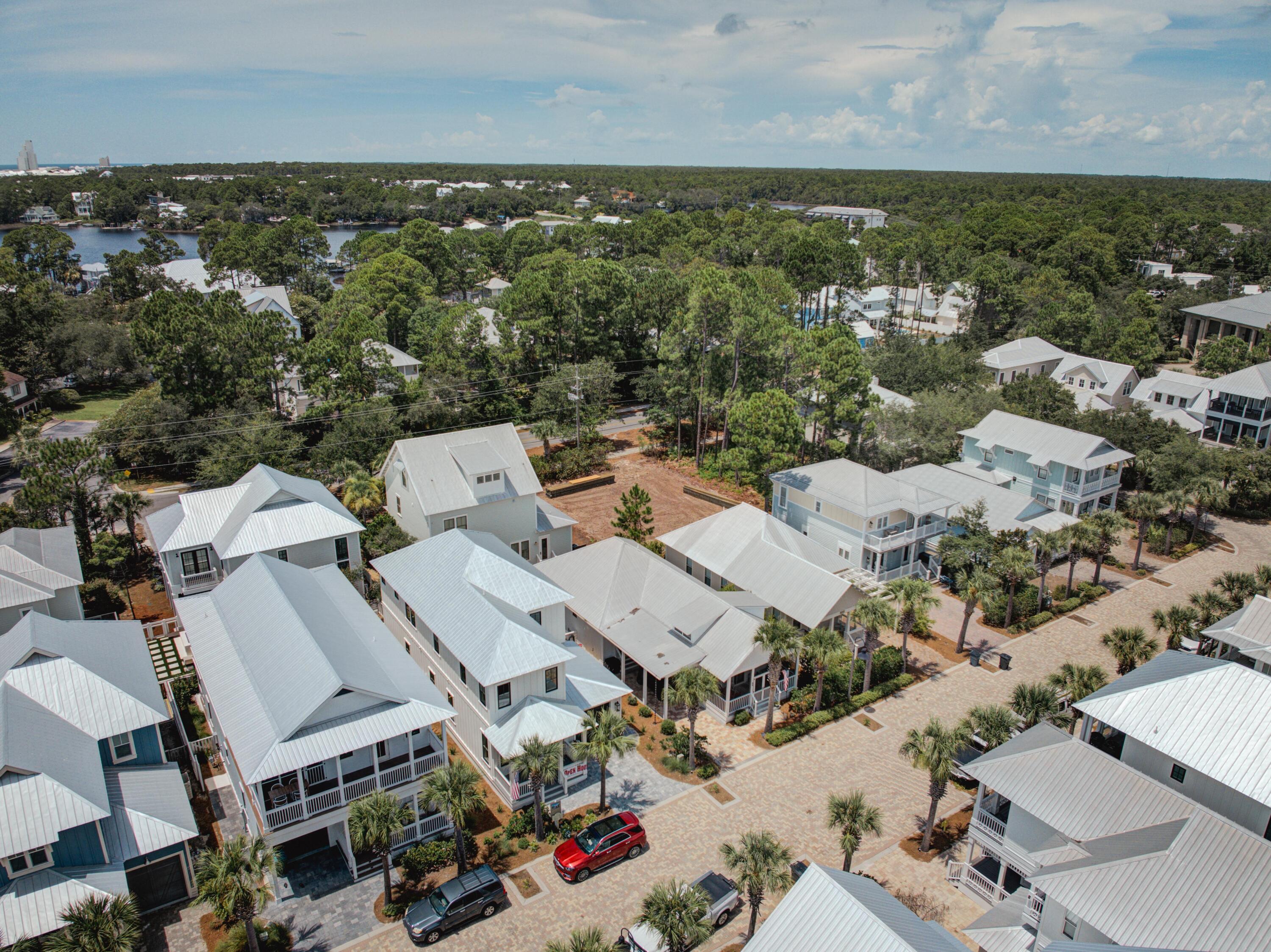COTTAGES AT EASTERN LAKE - Residential