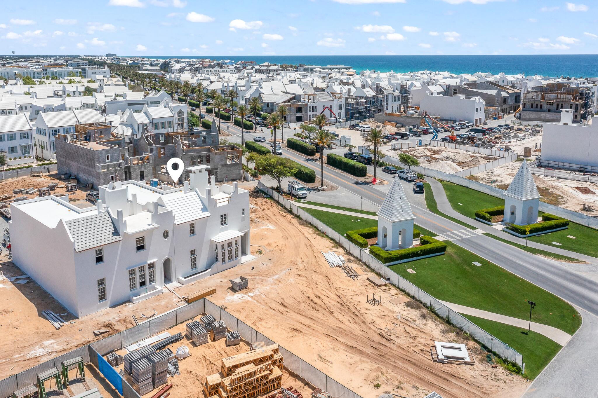 The EE Block is located adjacent to the wetland park and The Silva amenity, with ease of access to the new pedestrian path that leads to Béla Gray Green and Beach Access.