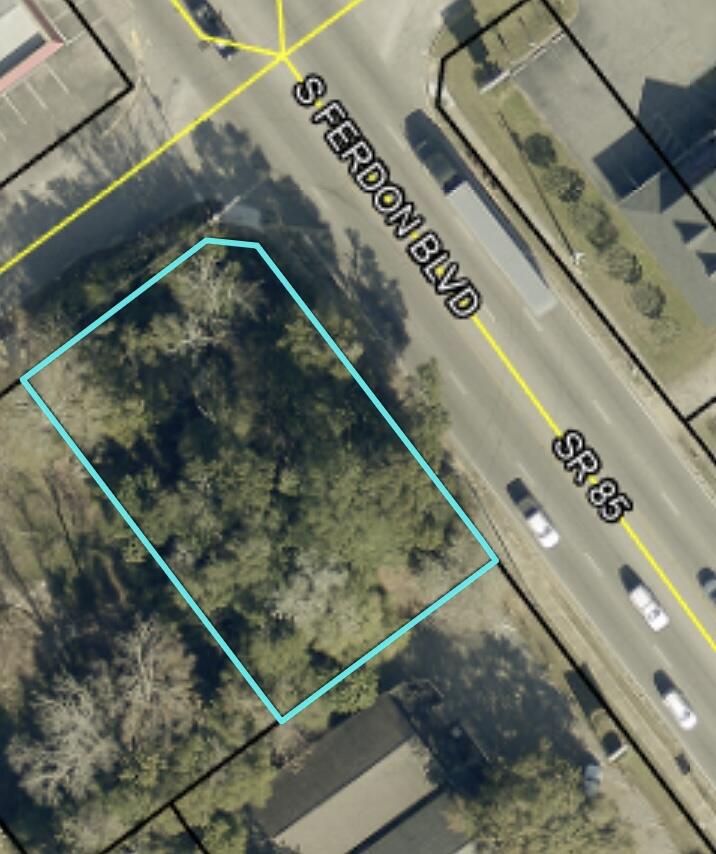 Excellent visibility for your business on these two commercial lots in the center of Crestview. 140 feet on Hwy 85 S