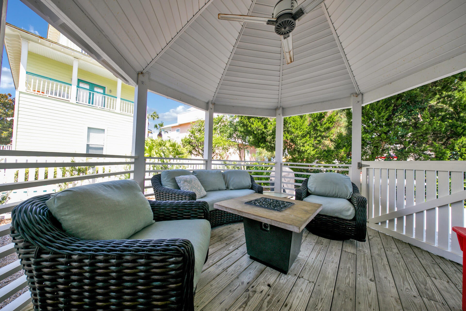 SUNRISE BEACH - Residential