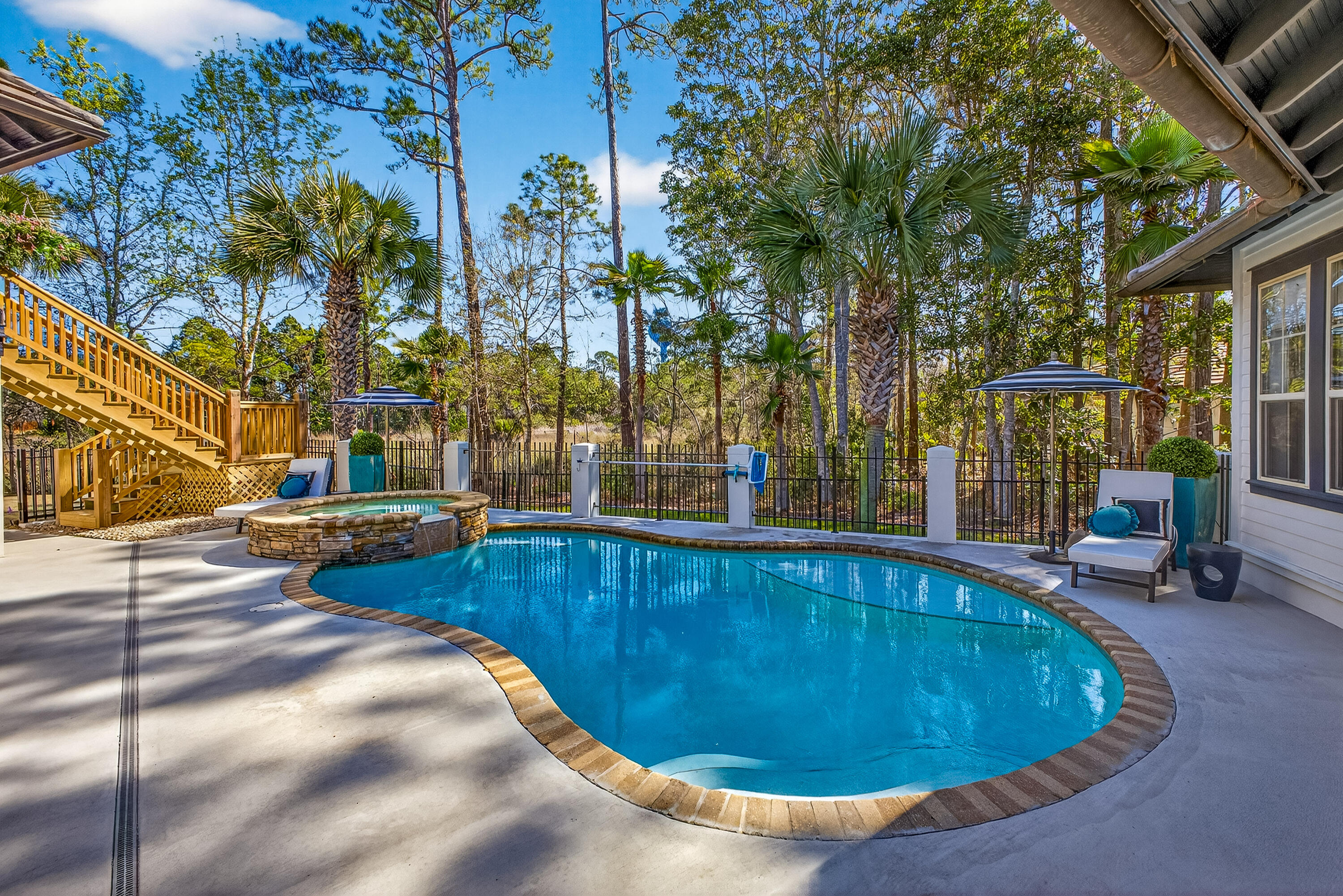 BURNT PINE - Residential