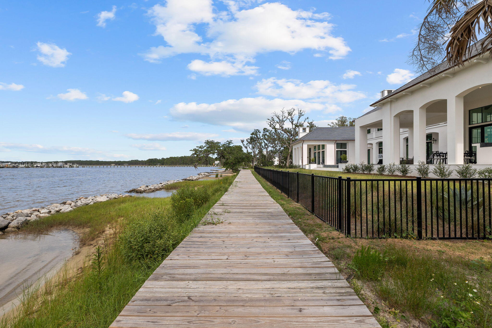 CHURCHILL OAKS - Residential