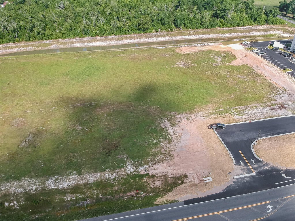NO RECORDED SUBDIVISION - Land