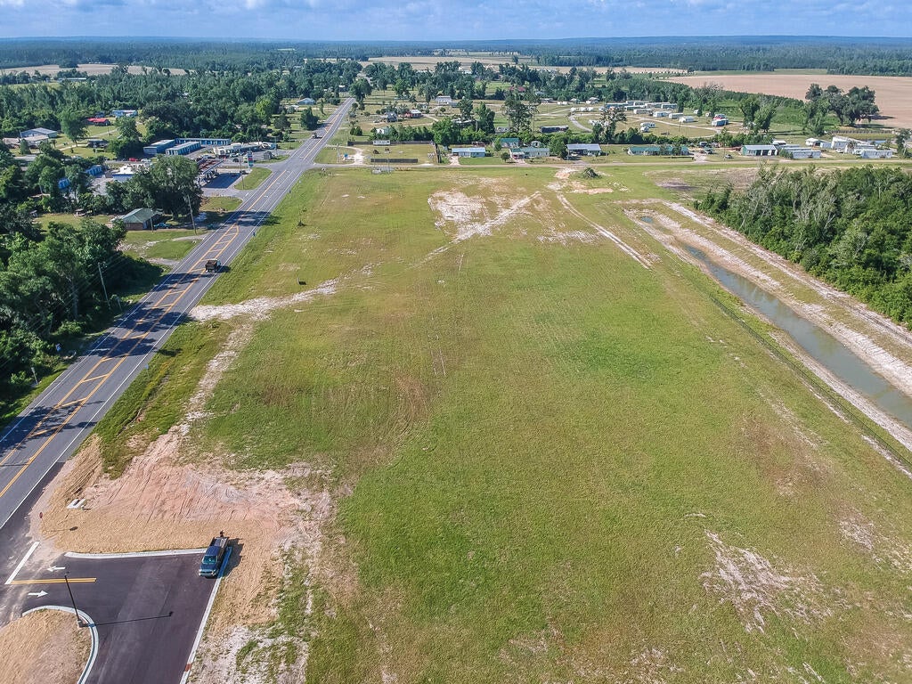 NO RECORDED SUBDIVISION - Land